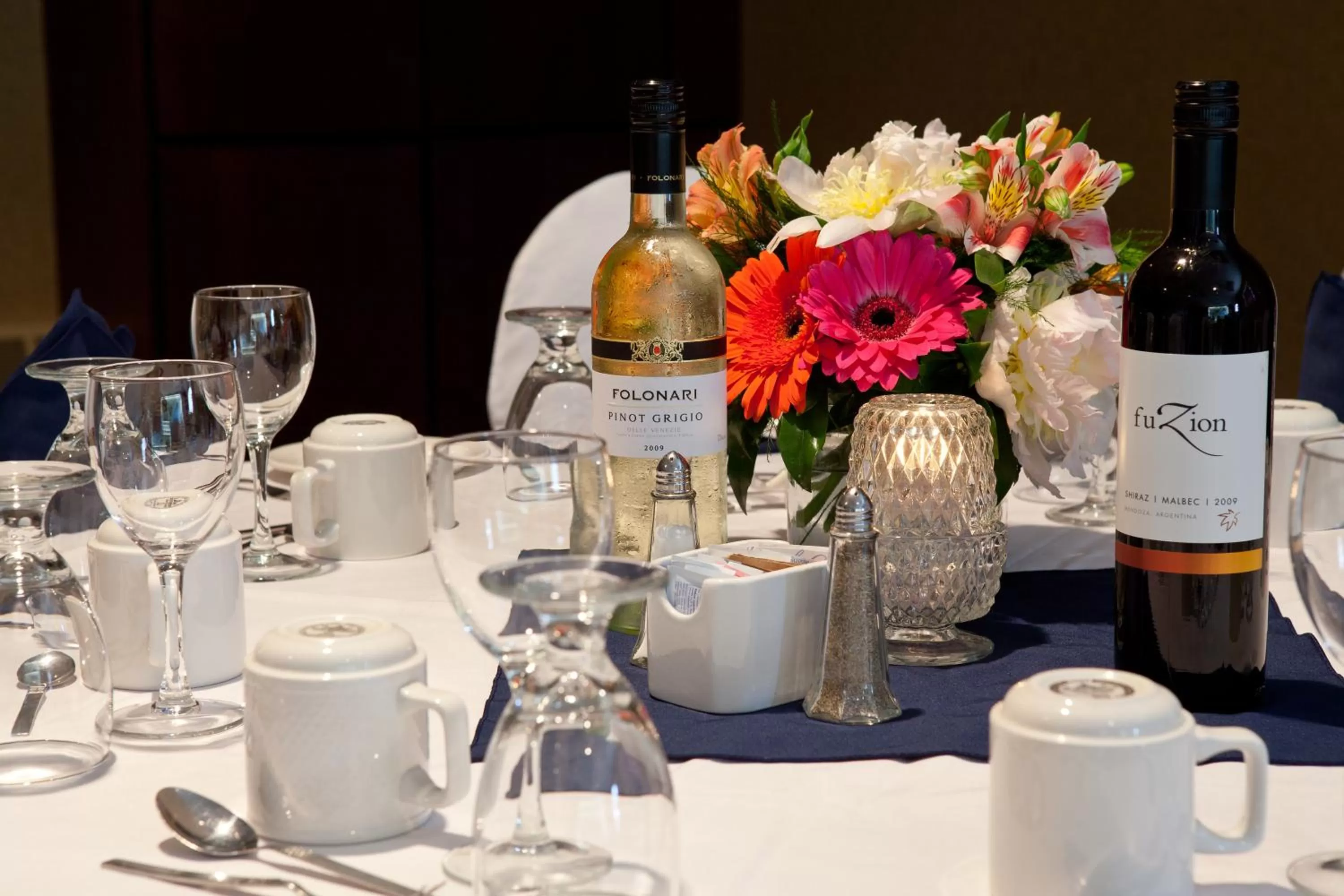 Food and drinks in The Explorer Hotel