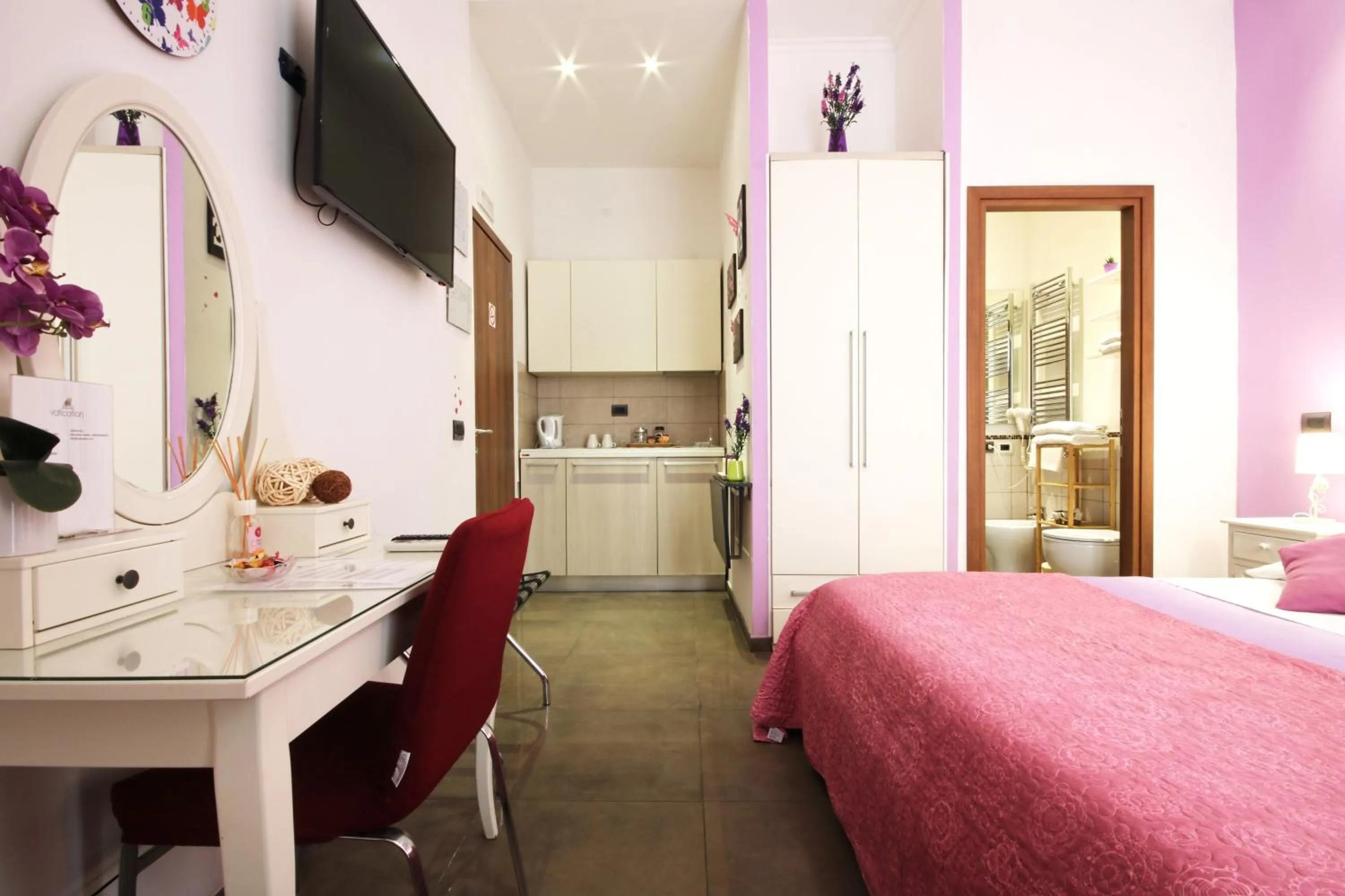 Photo of the whole room, Bed in Vatication B&B