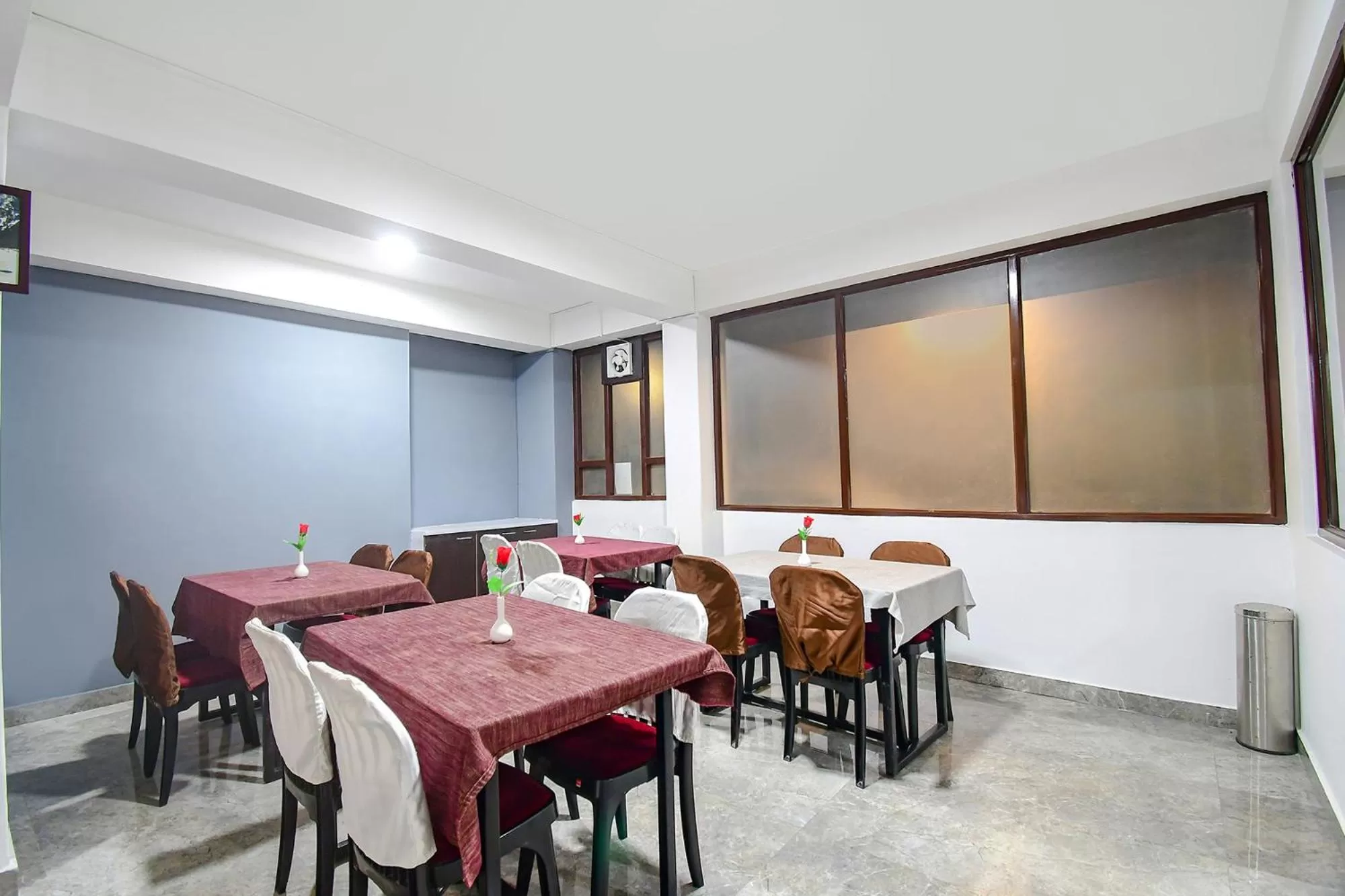 Restaurant/places to eat in FabHotel Snoopy