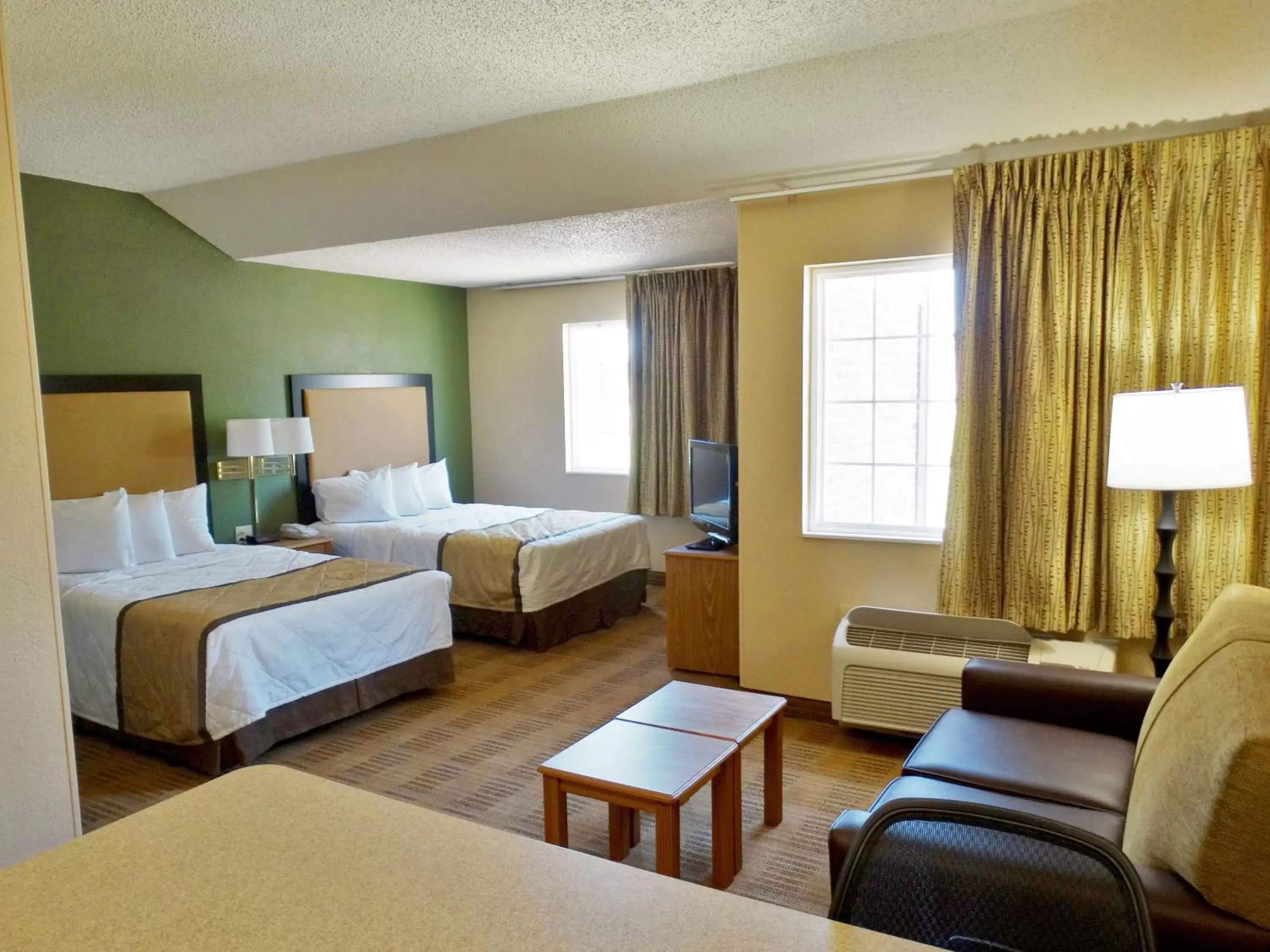 Bed in Extended Stay America Suites - Indianapolis - West 86th St