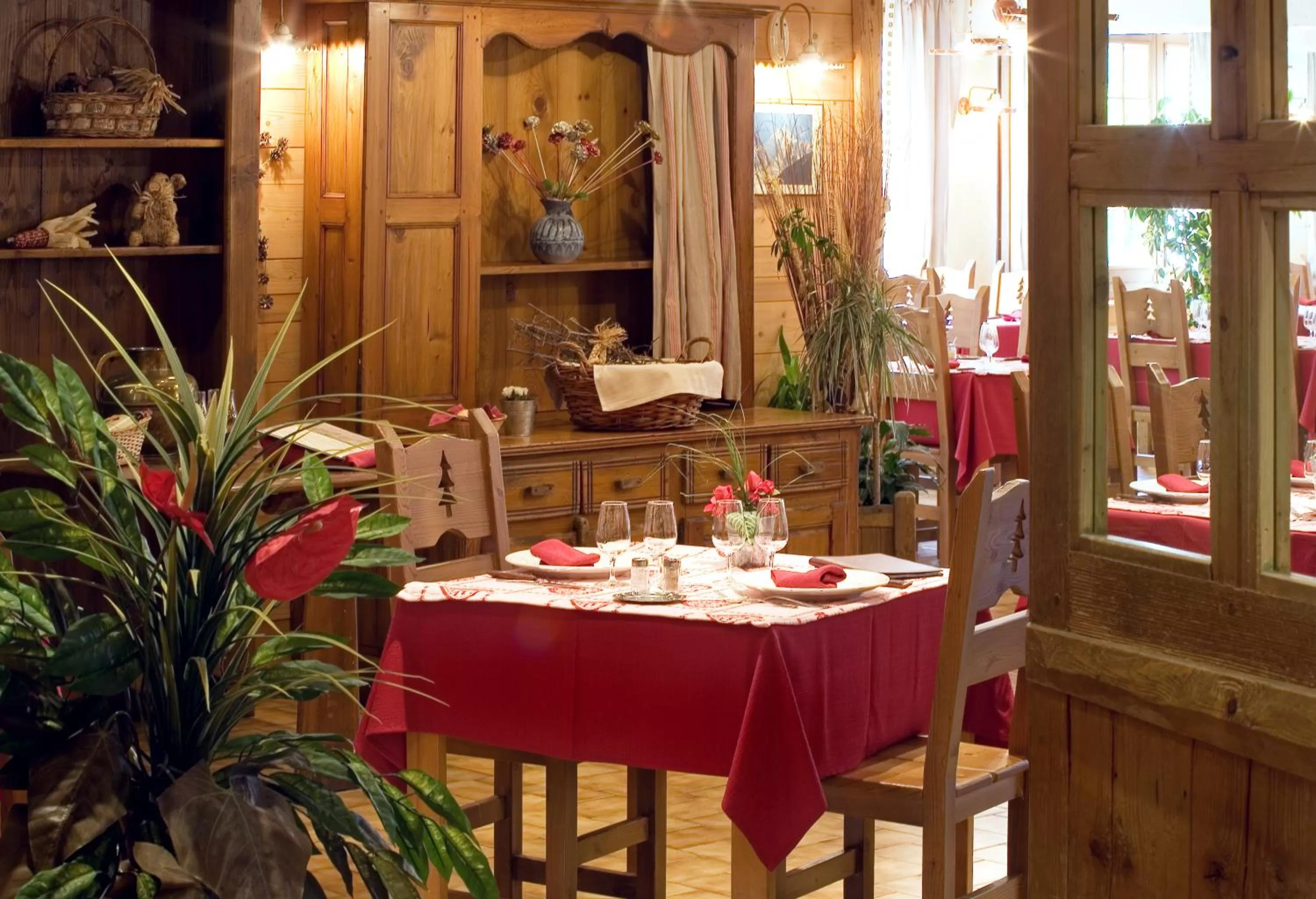 Restaurant/places to eat in Hotel le Petit Dru