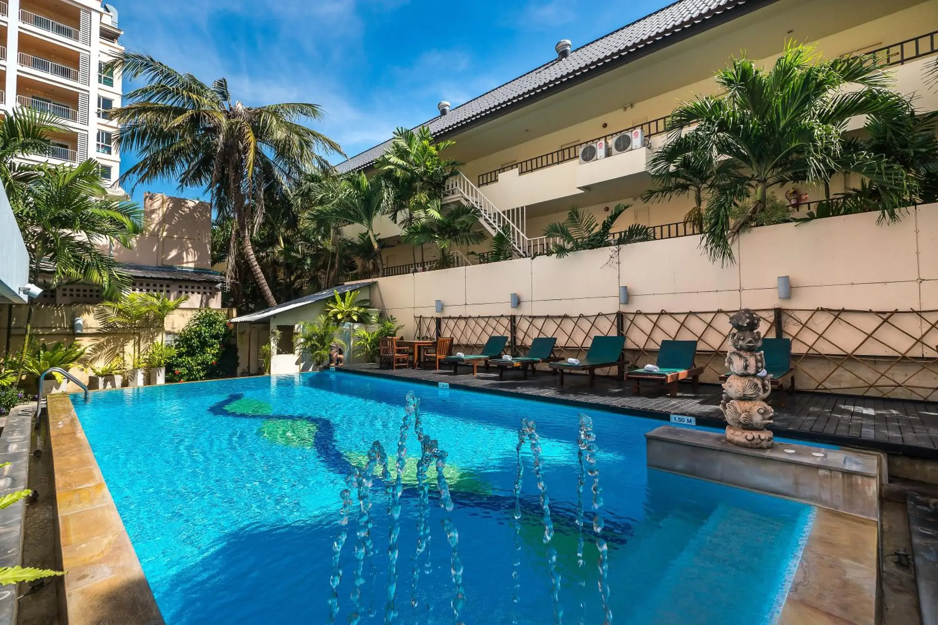 Swimming pool in Bella Villa Metro Swimming pool in Bella Villa Metro