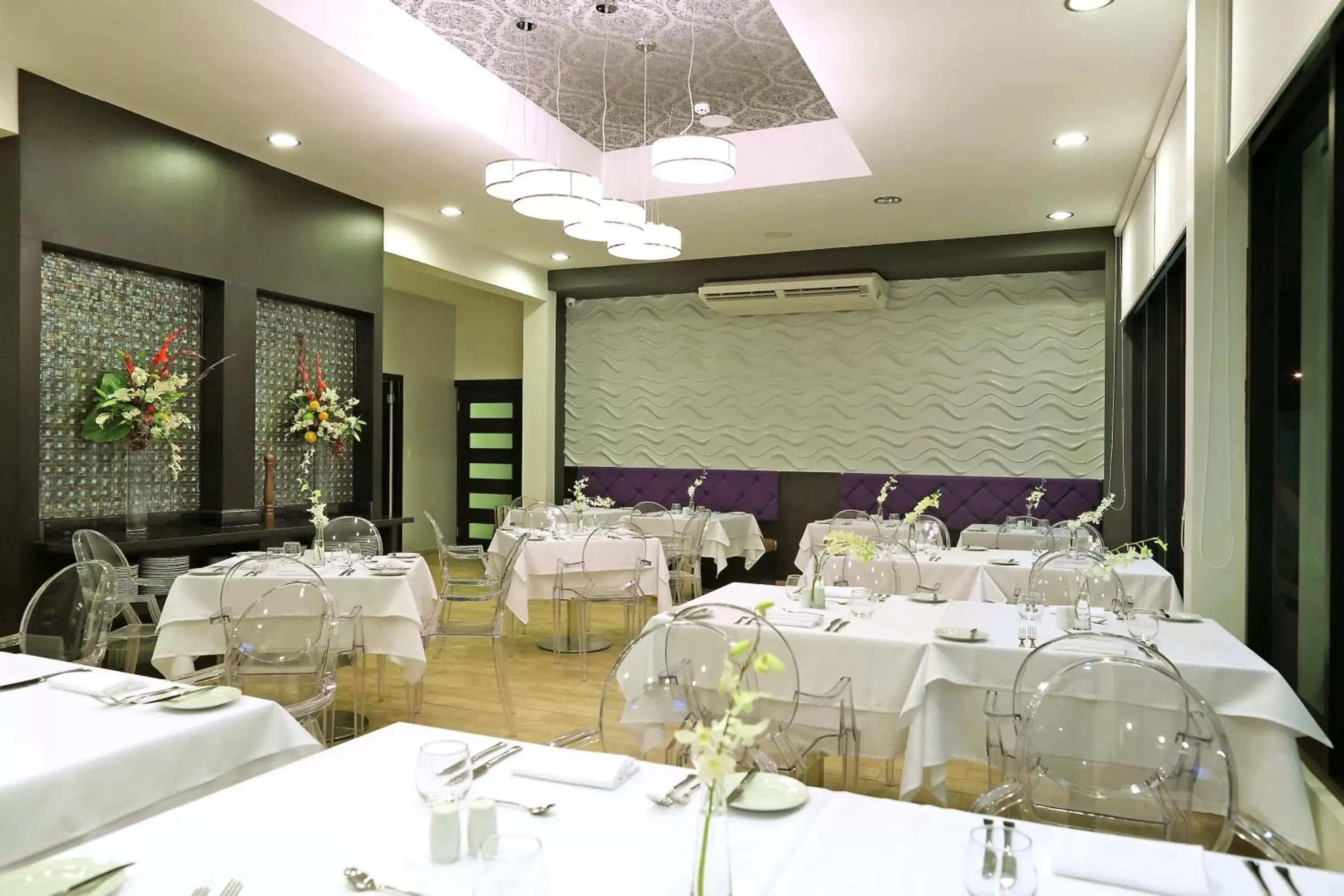 Restaurant/Places to Eat in Aranjuez Hotel & Suites