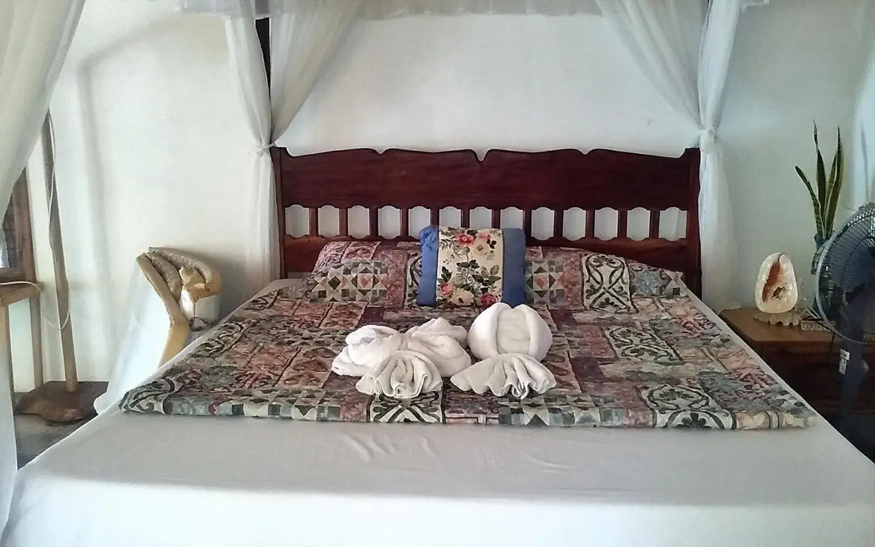 Decorative detail, Bed in Lazi Beach Club