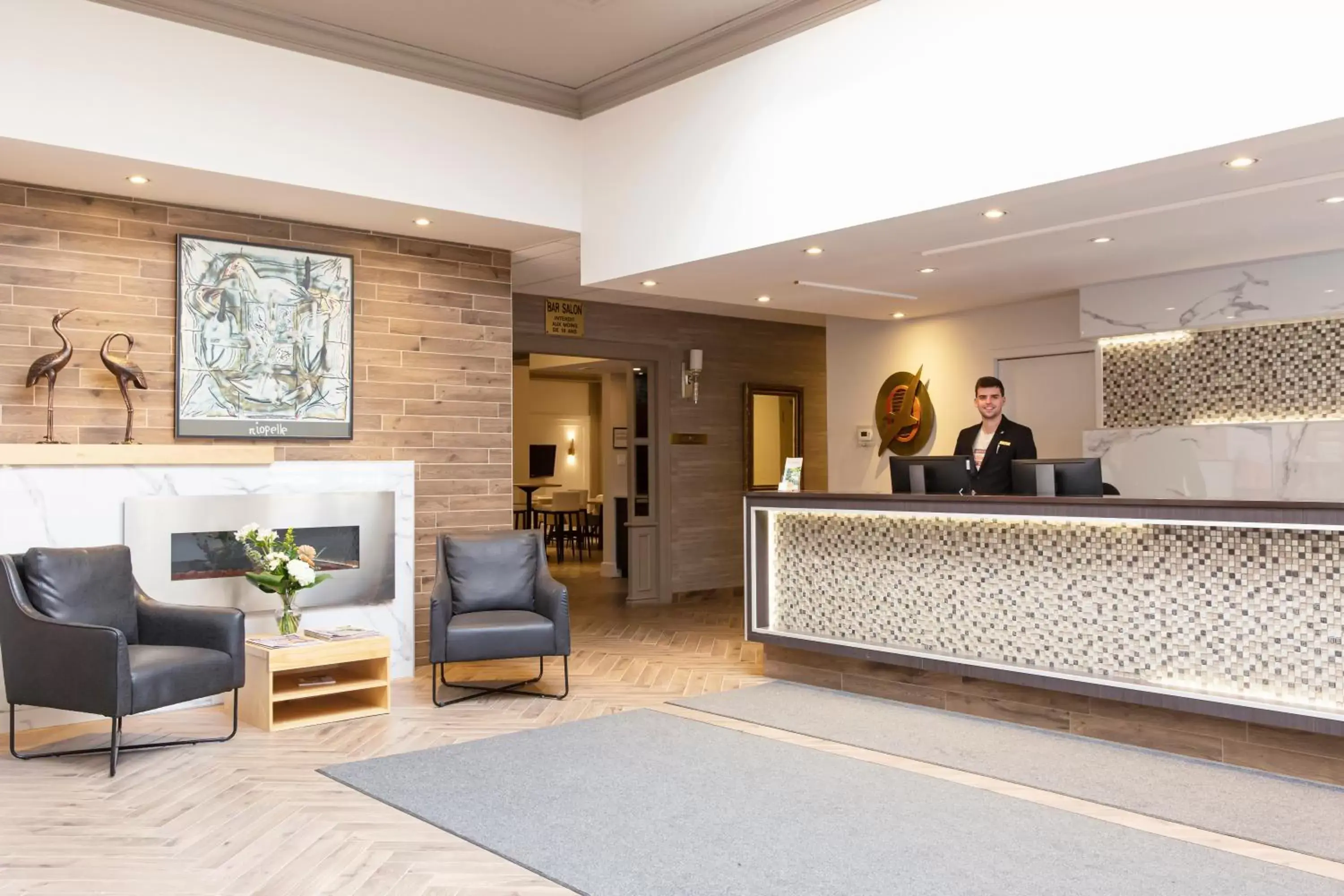 Facade/entrance, Lobby/Reception in Hotel L'Oiseliere Montmagny