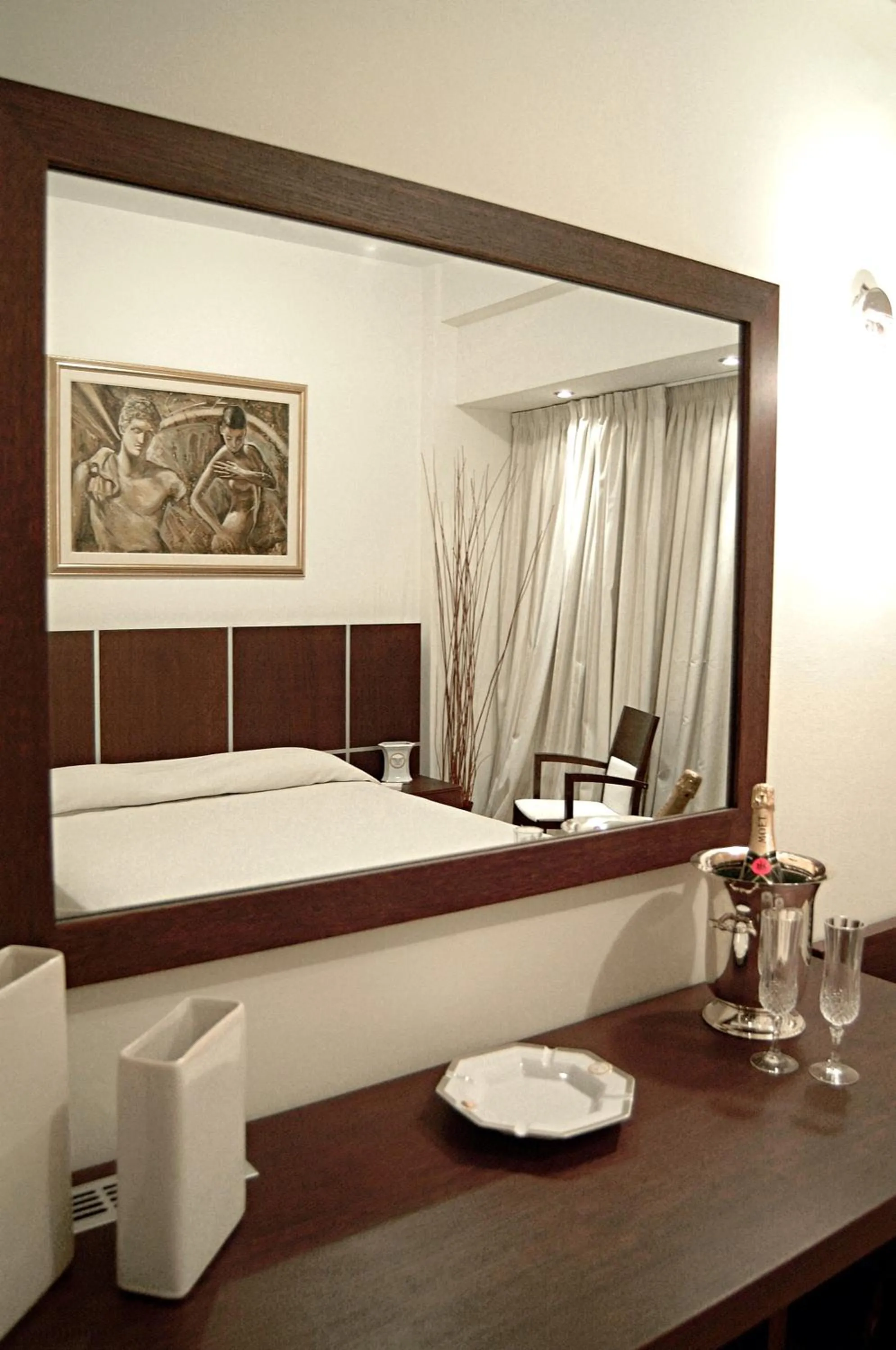 Decorative detail, Bed in Blue Sea Hotel Alimos