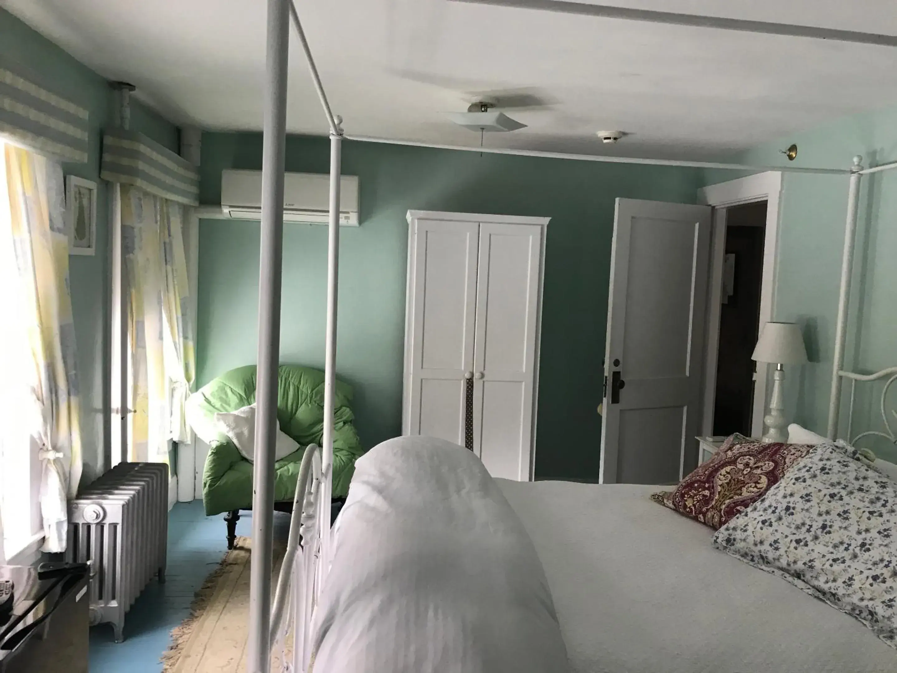 Bedroom, Bed in Monadnock Inn