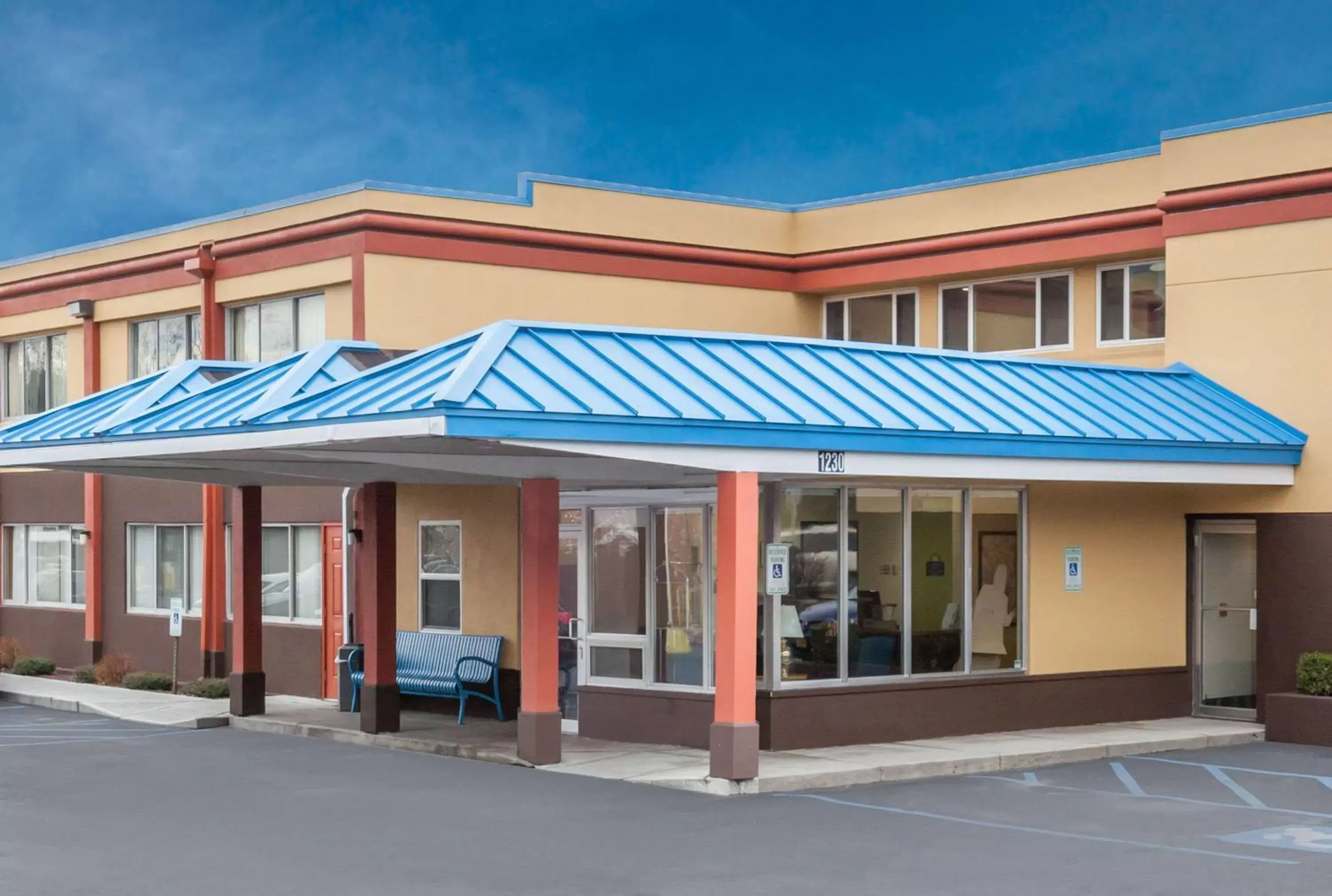 Property Building in Days Inn by Wyndham Albany SUNY