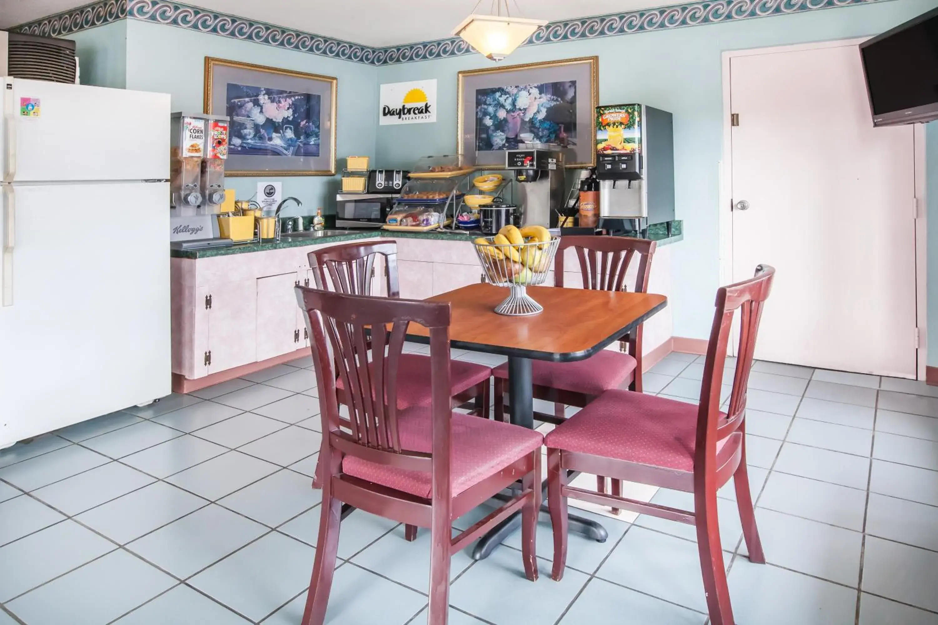 Dining Area in Days Inn by Wyndham Mountain View