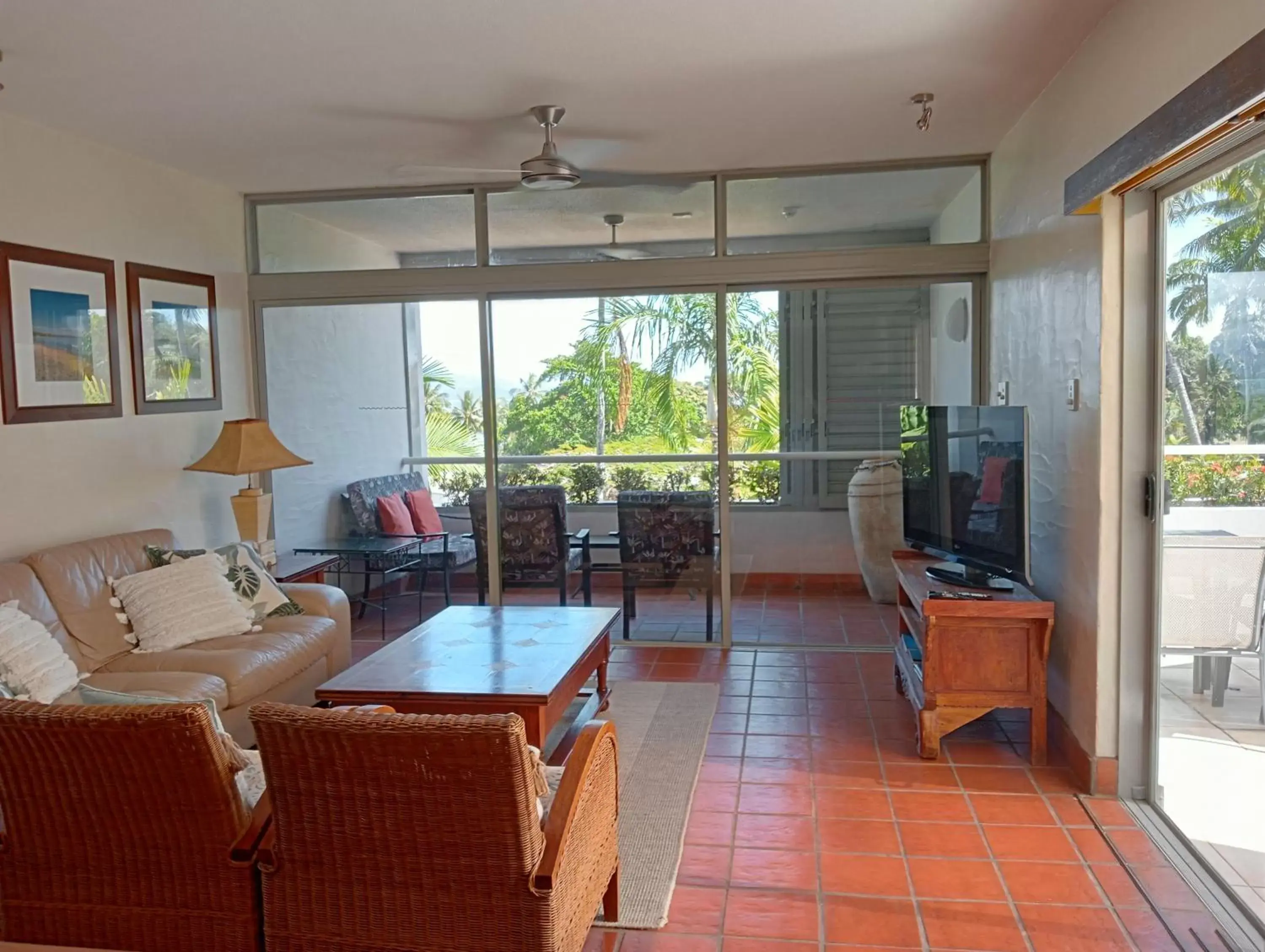 Living room, Seating Area in Club Tropical Resort with Onsite Reception & Check In