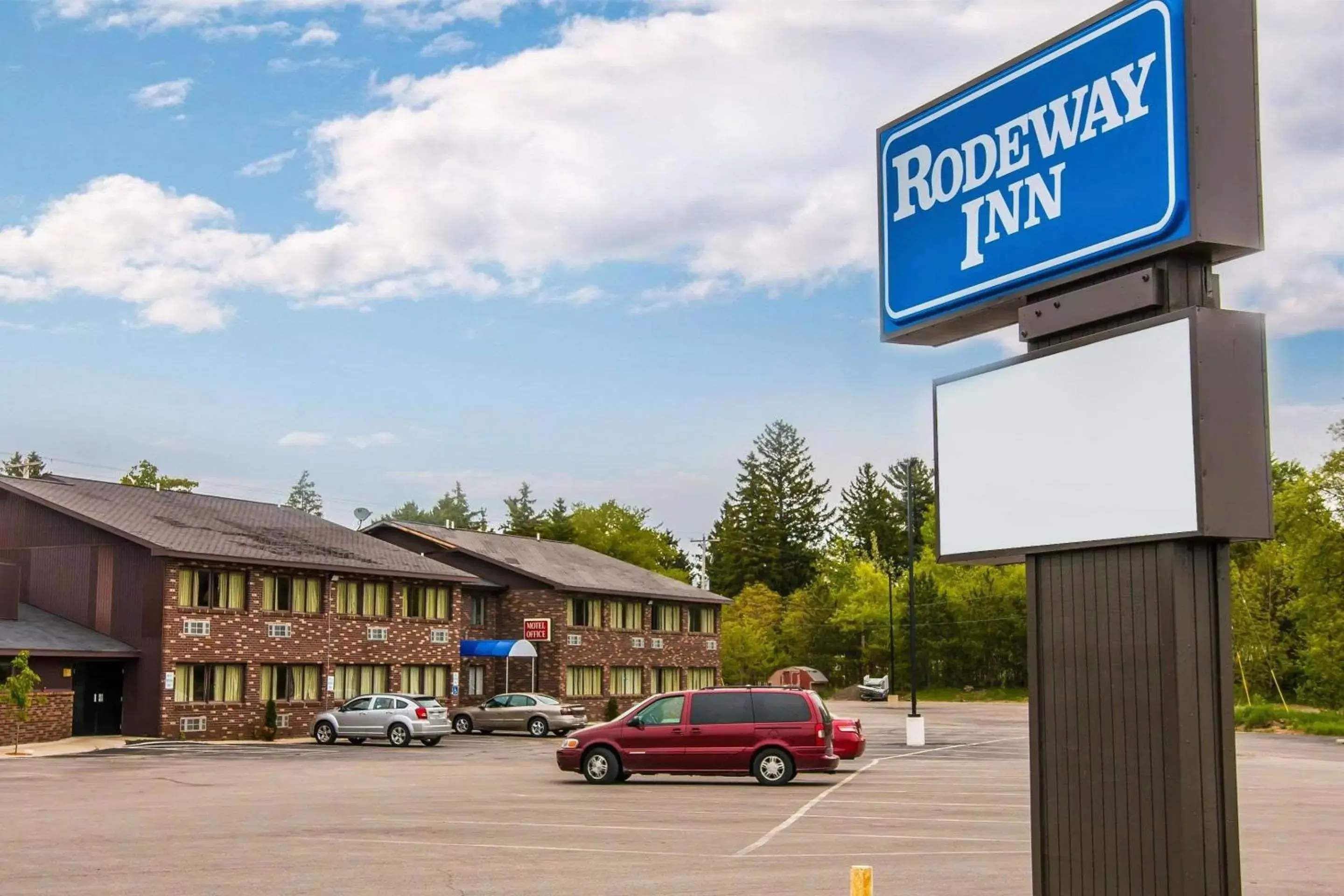 Property building in Rodeway Inn Property building in Rodeway Inn