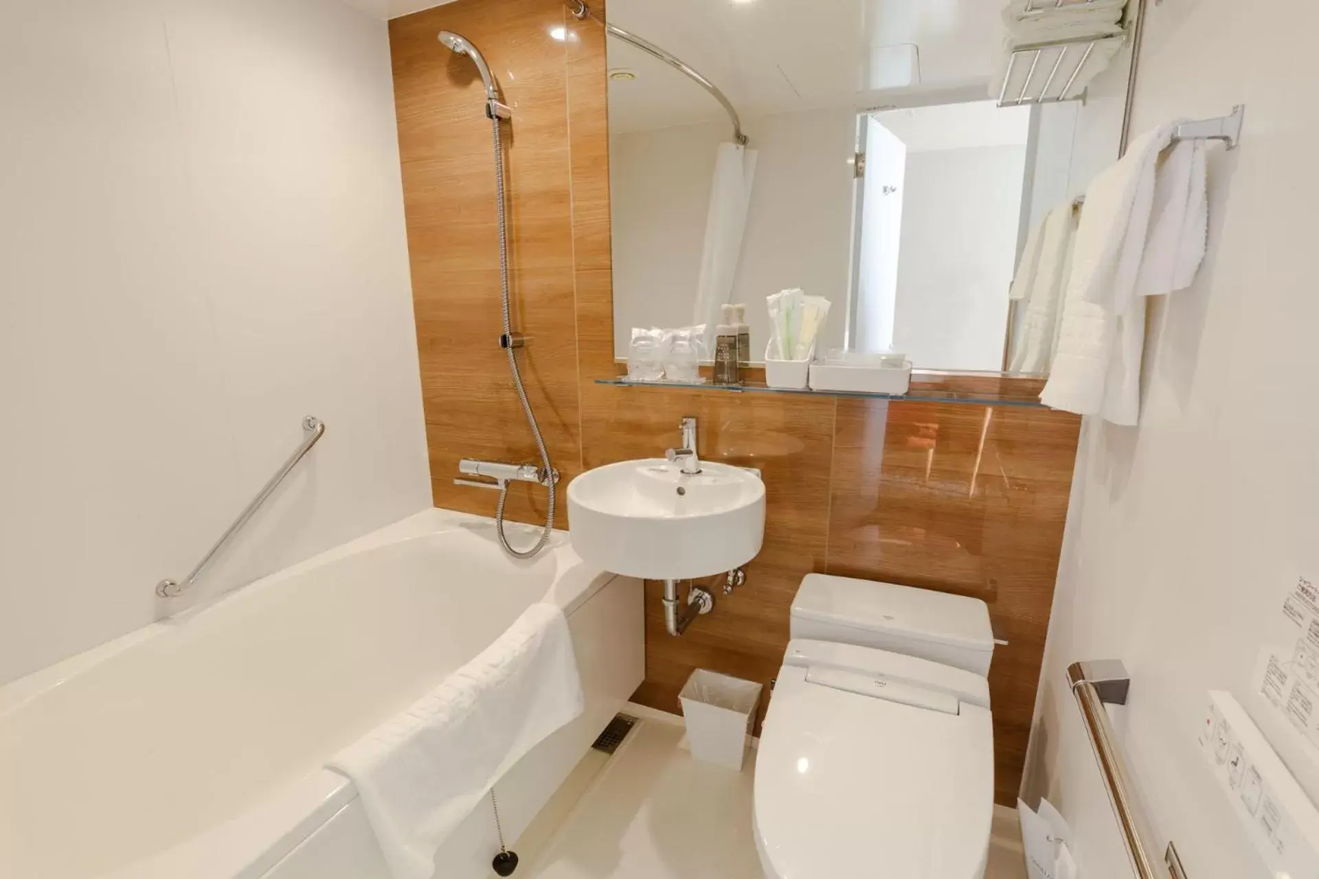 Shower, Bathroom in Keisei Hotel Miramare