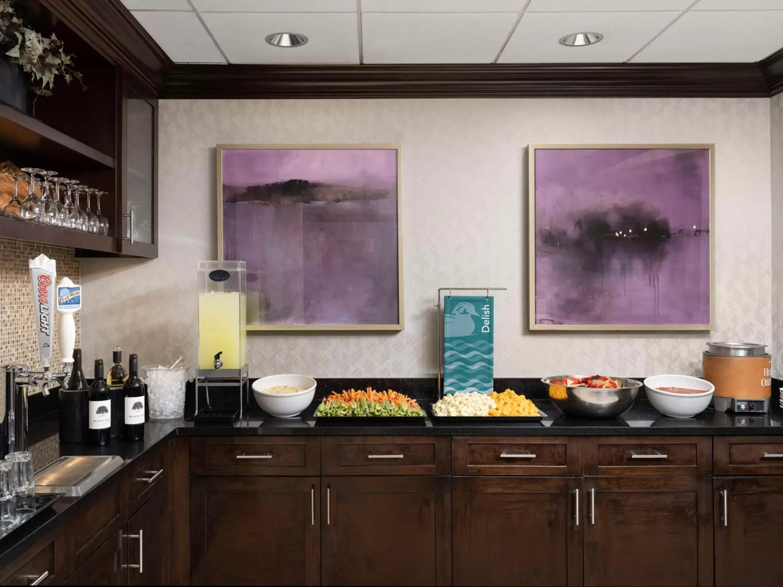 Dining area, Kitchen/Kitchenette in Homewood Suites by Hilton Carle Place - Garden City, NY