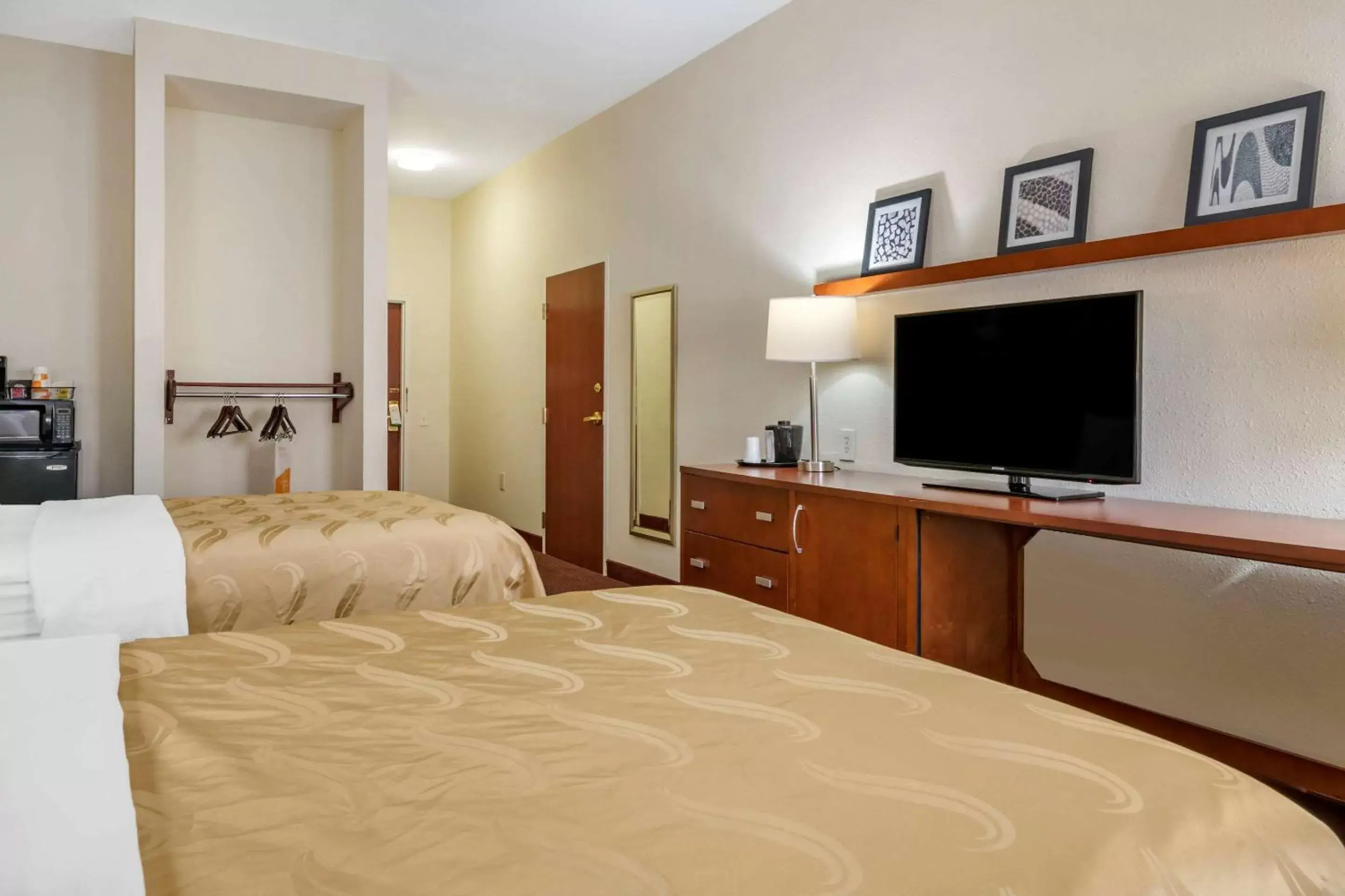 Photo of the whole room, Bed in Quality Inn Zephyrhills-Dade City Photo of the whole room, Bed in Quality Inn Zephyrhills-Dade City