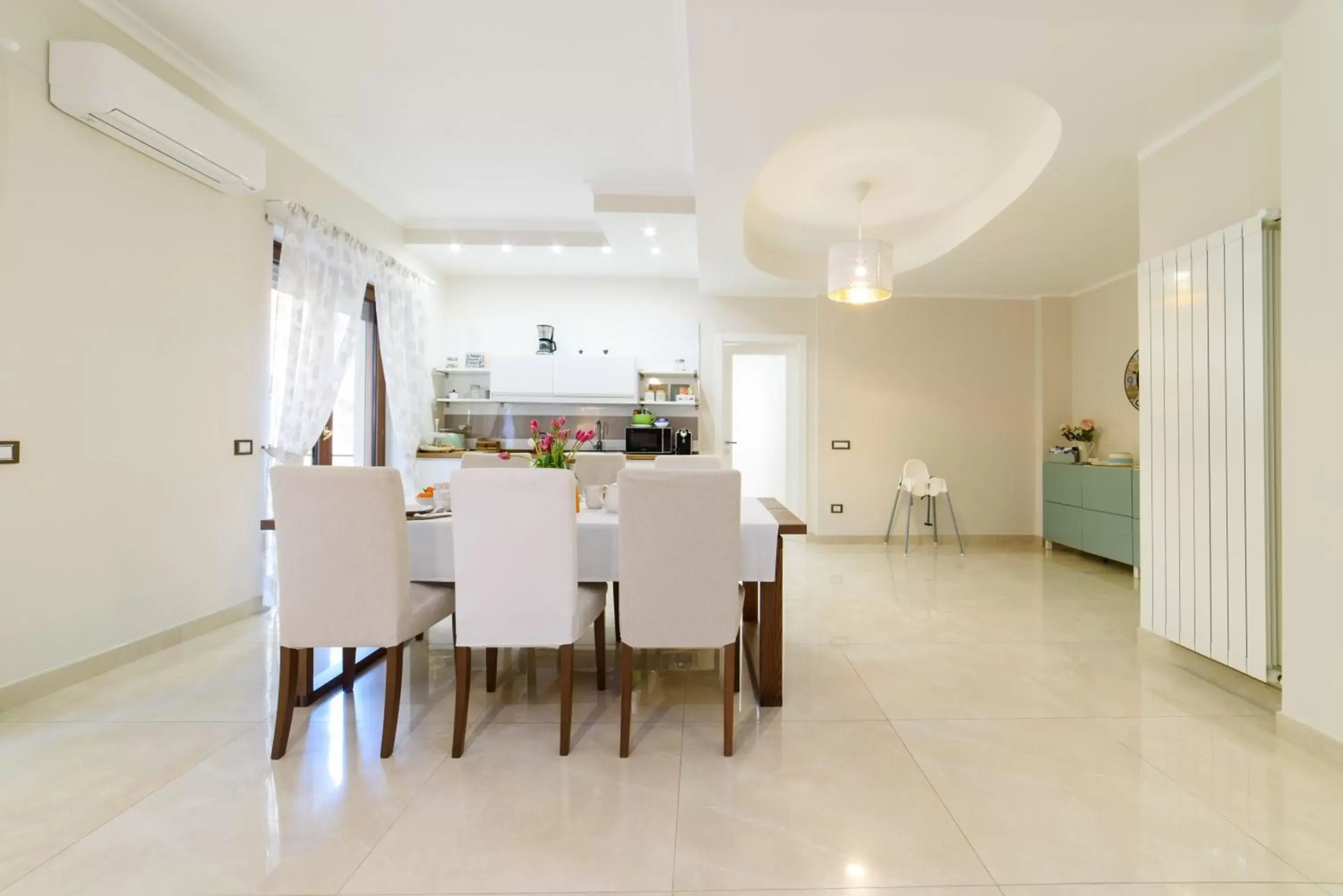 Living room, Dining Area in HomeAway Salerno