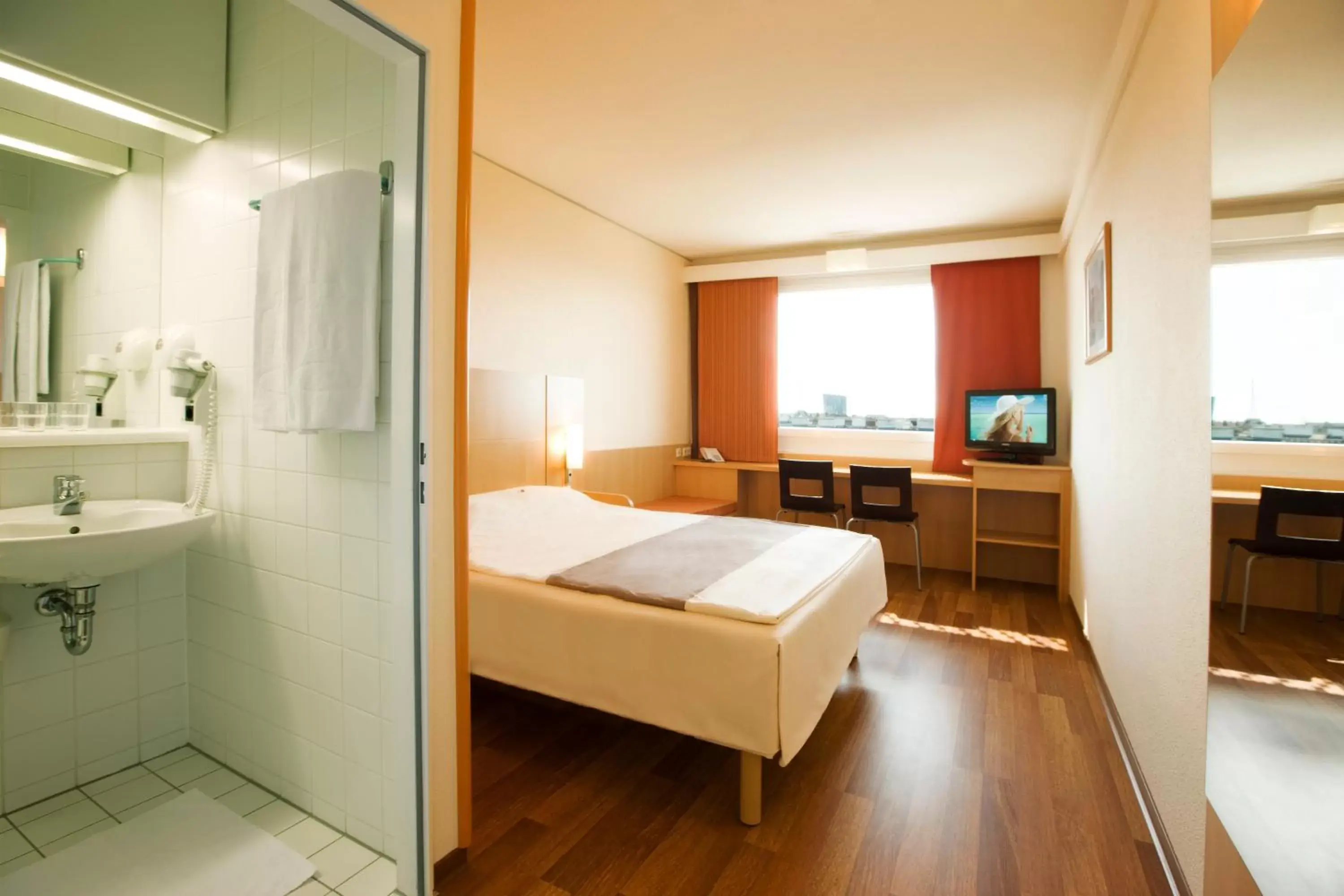 Bathroom, Bed in Ibis Wien Mariahilf