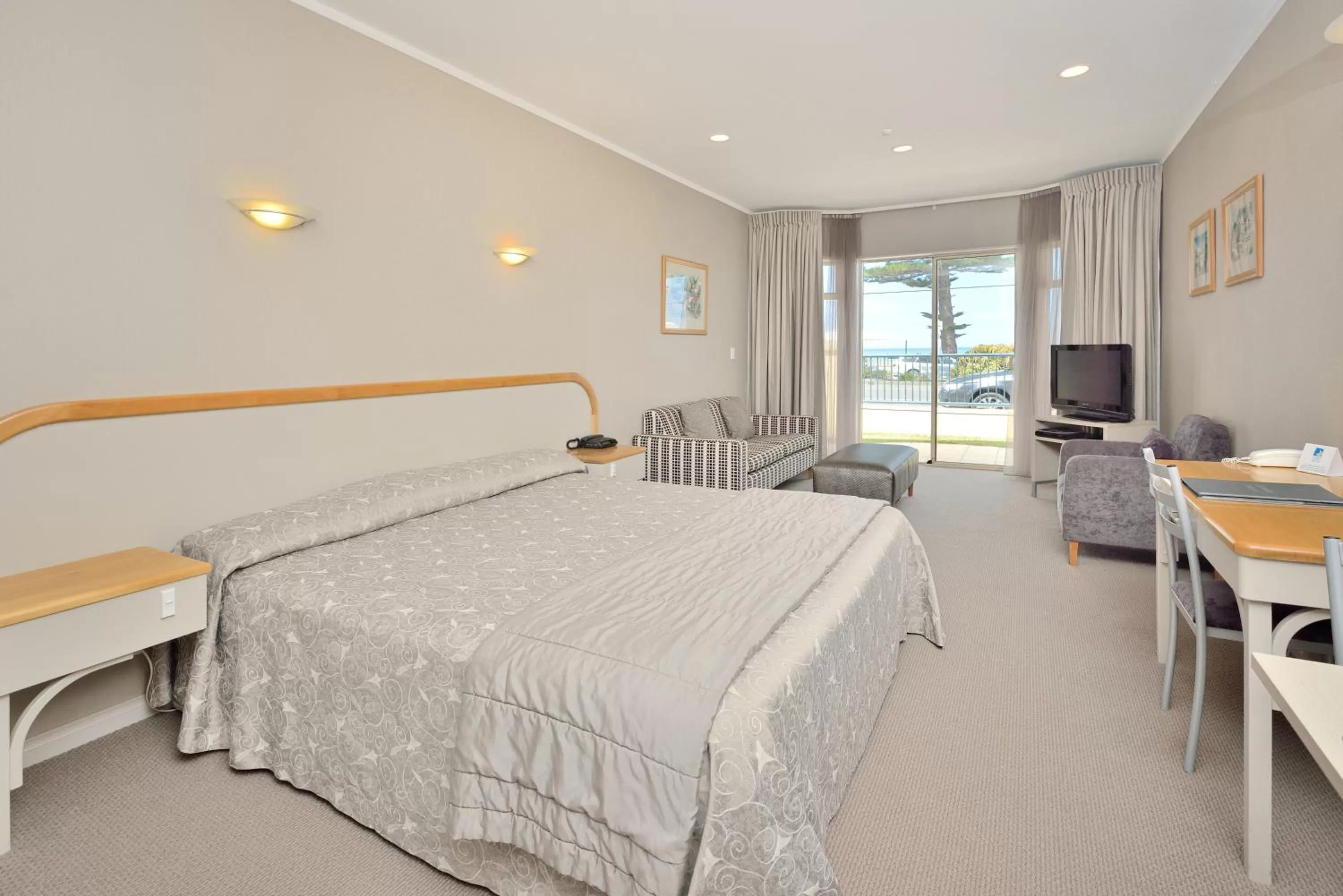 Bed in Shoreline Motel