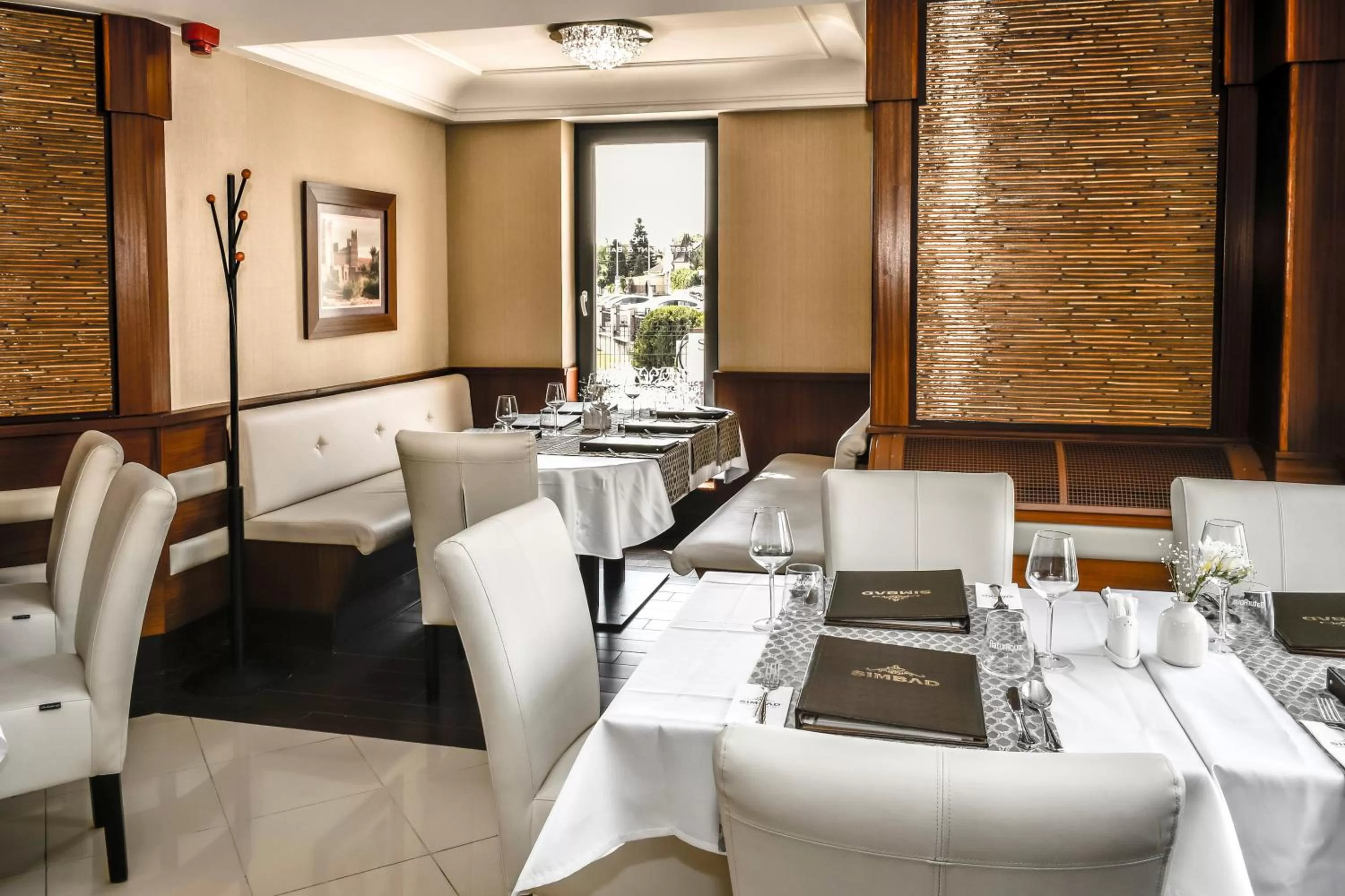 Restaurant/places to eat in Simbad Hotel & Bar Superior