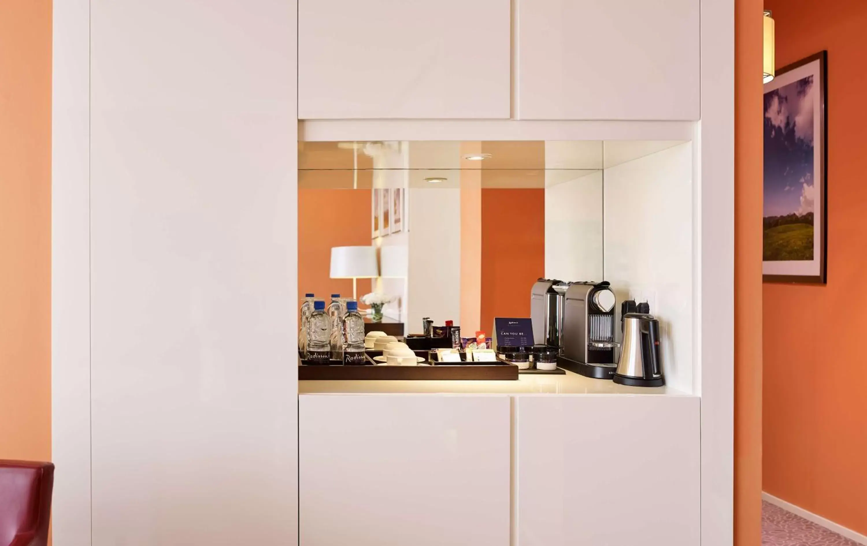 Coffee/tea facilities, Kitchen/Kitchenette in Radisson Blu Hotel & Convention Centre Kigali