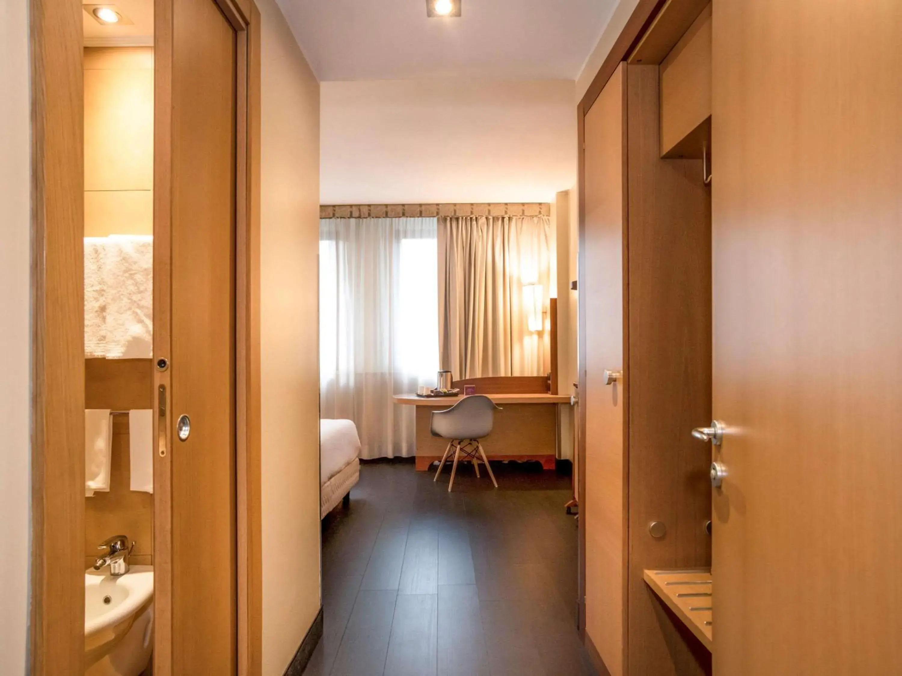 Photo of the whole room, Bathroom in Mercure Roma West