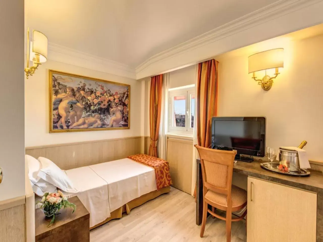 Property building, Bed in Pinewood Hotel Rome