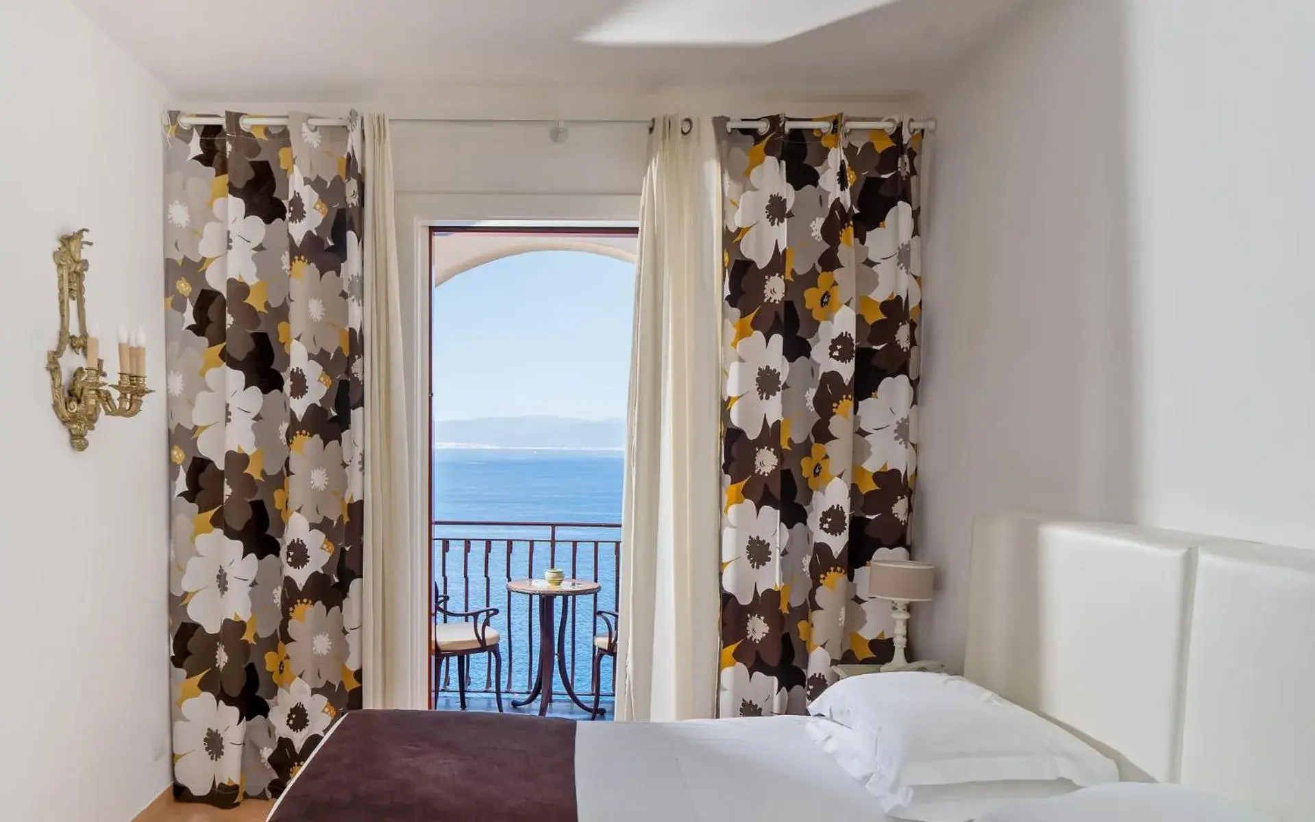 Bed, Sea View in Hotel Belair