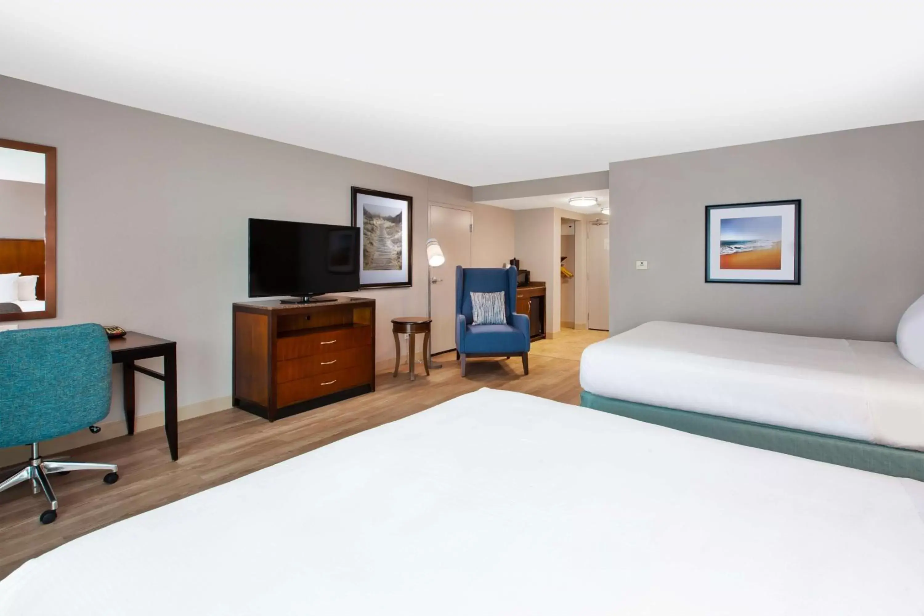Bedroom, Bed in Hilton Garden Inn Virginia Beach Oceanfront