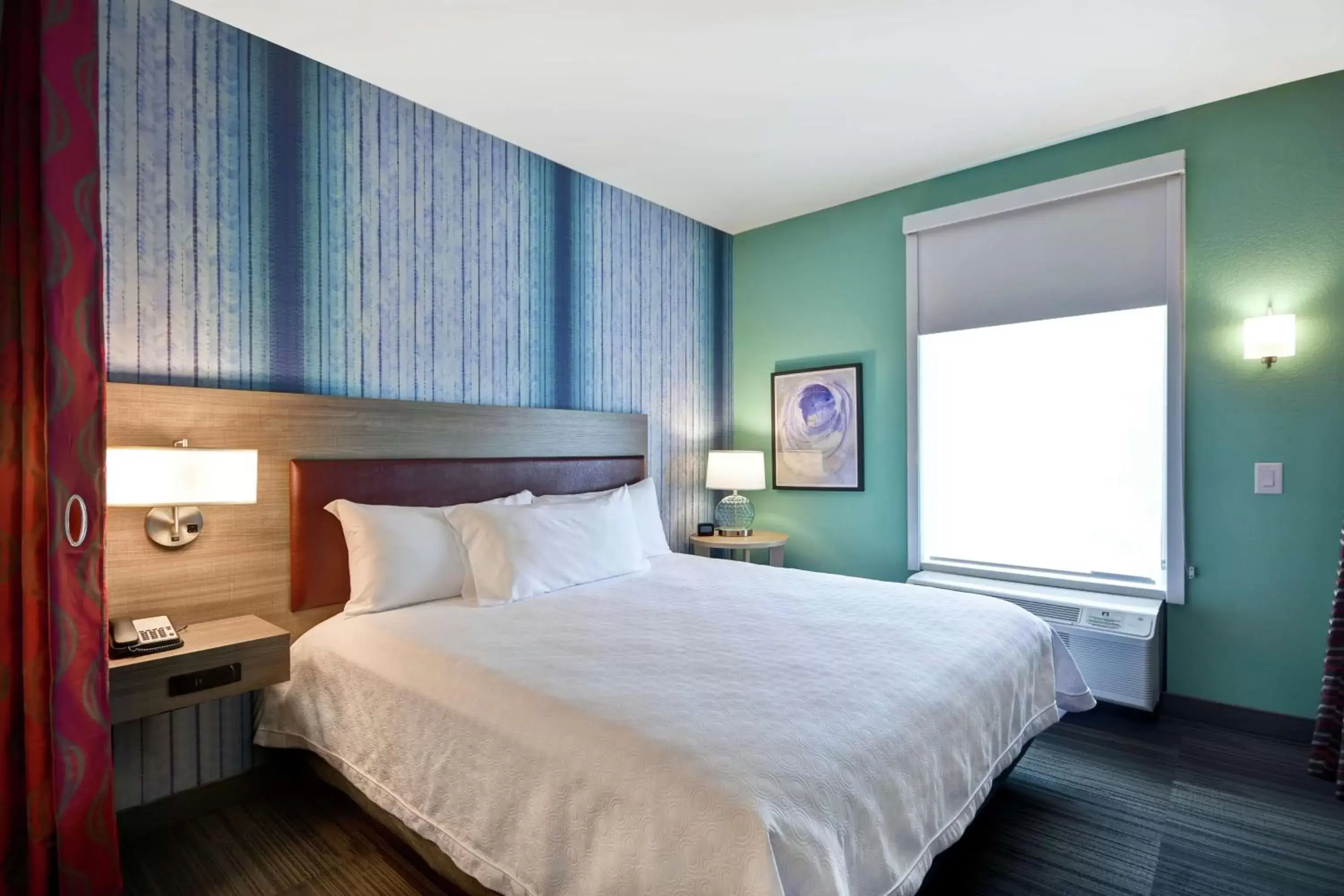 Bed in Home2 Suites By Hilton Atlanta Lithia Springs