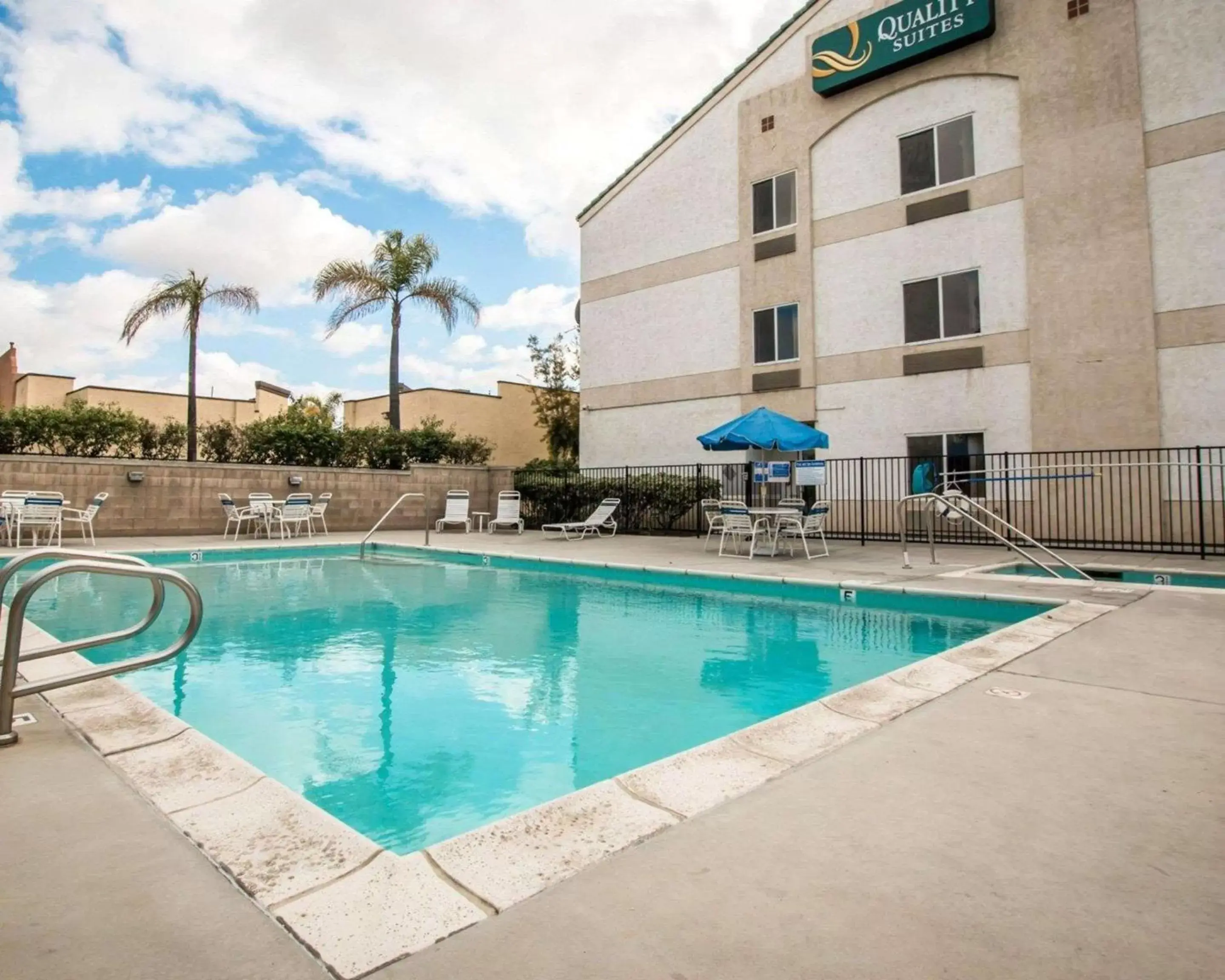 On site, Swimming Pool in Quality Suites San Diego Otay Mesa