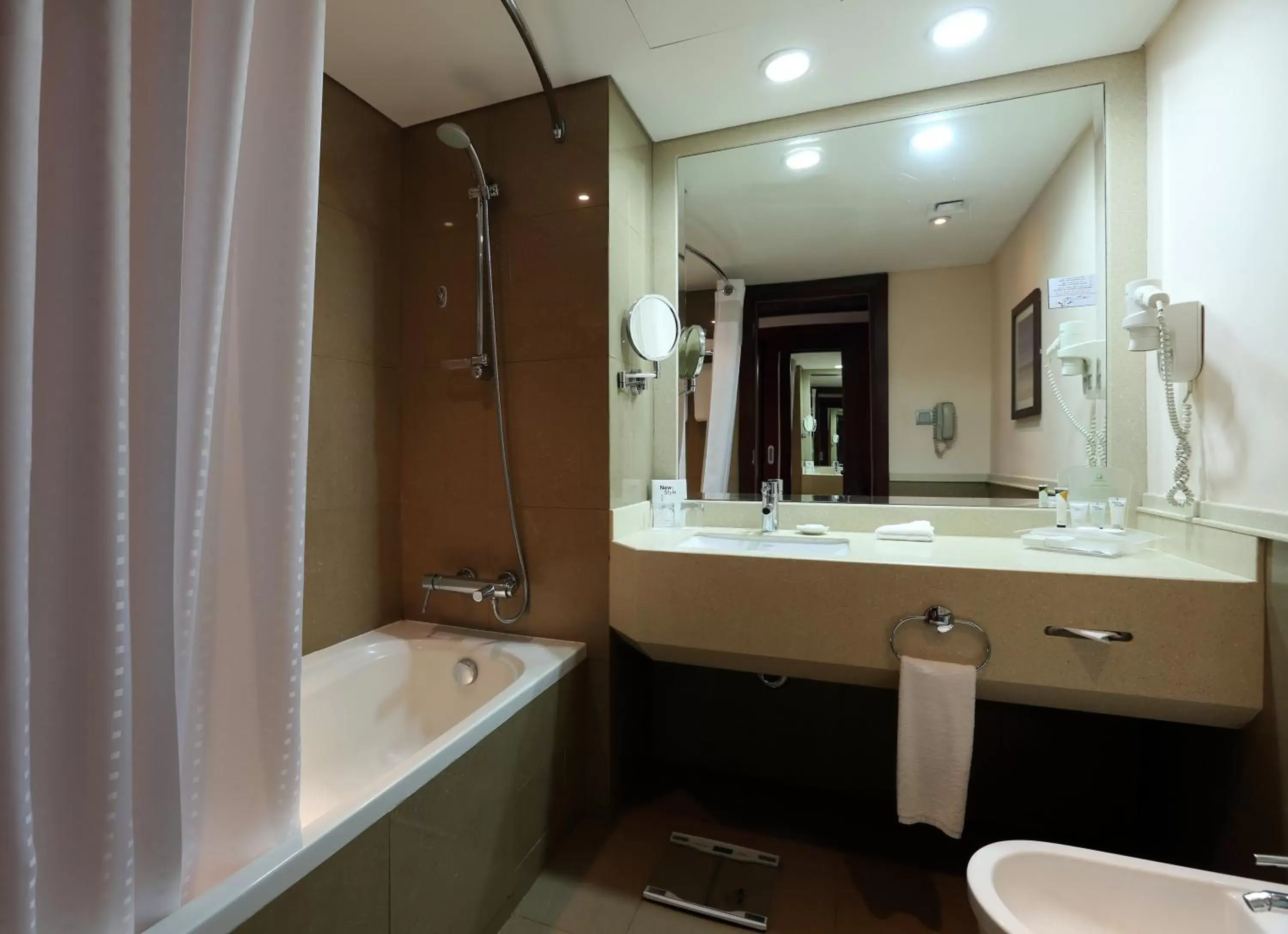 Photo of the whole room, Bathroom in Holiday Inn Riyadh Izdihar, an IHG Hotel