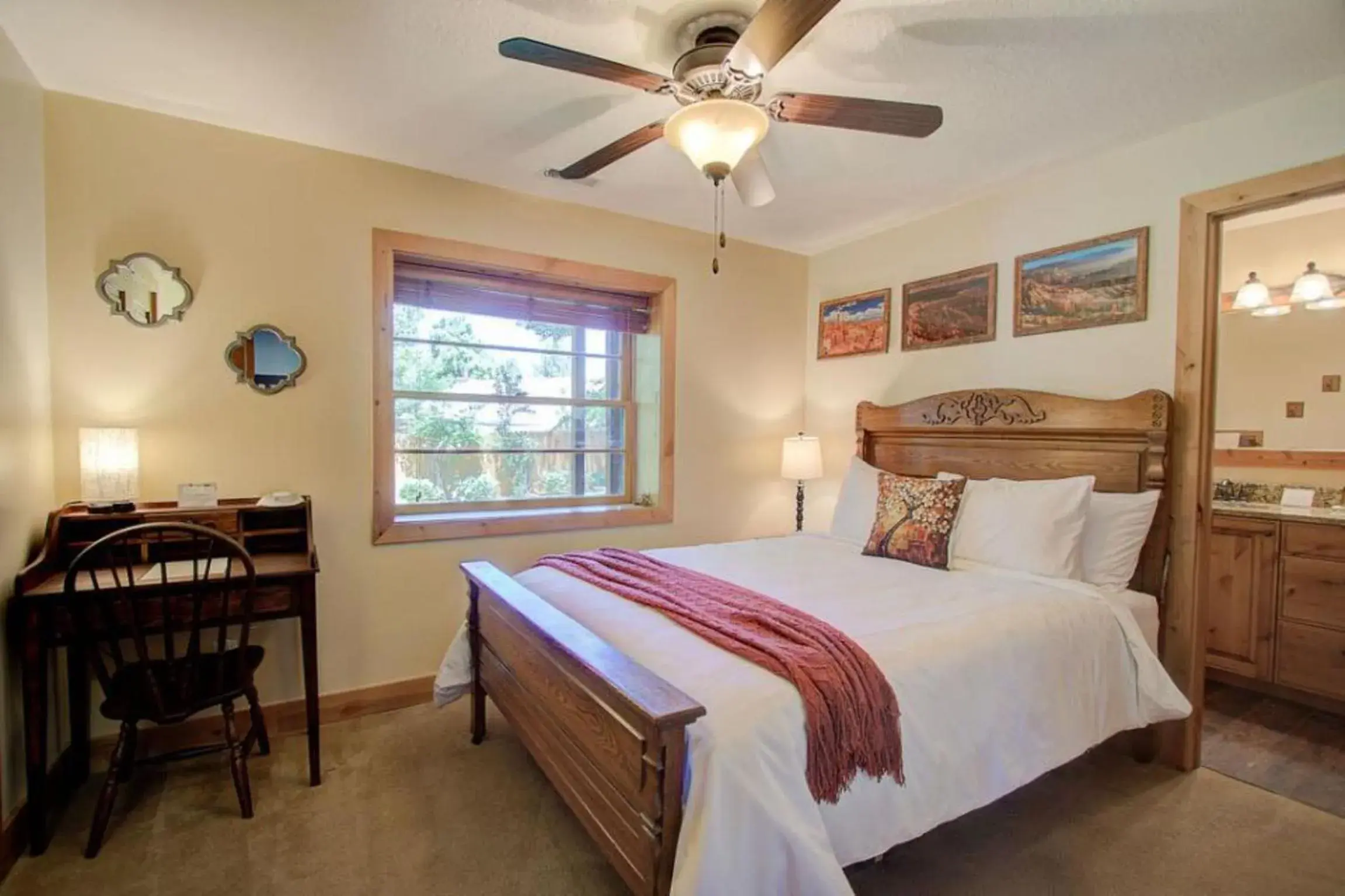 Standard Queen Room in Engen Hus Bed and Breakfast Standard Queen Room in Engen Hus Bed and Breakfast