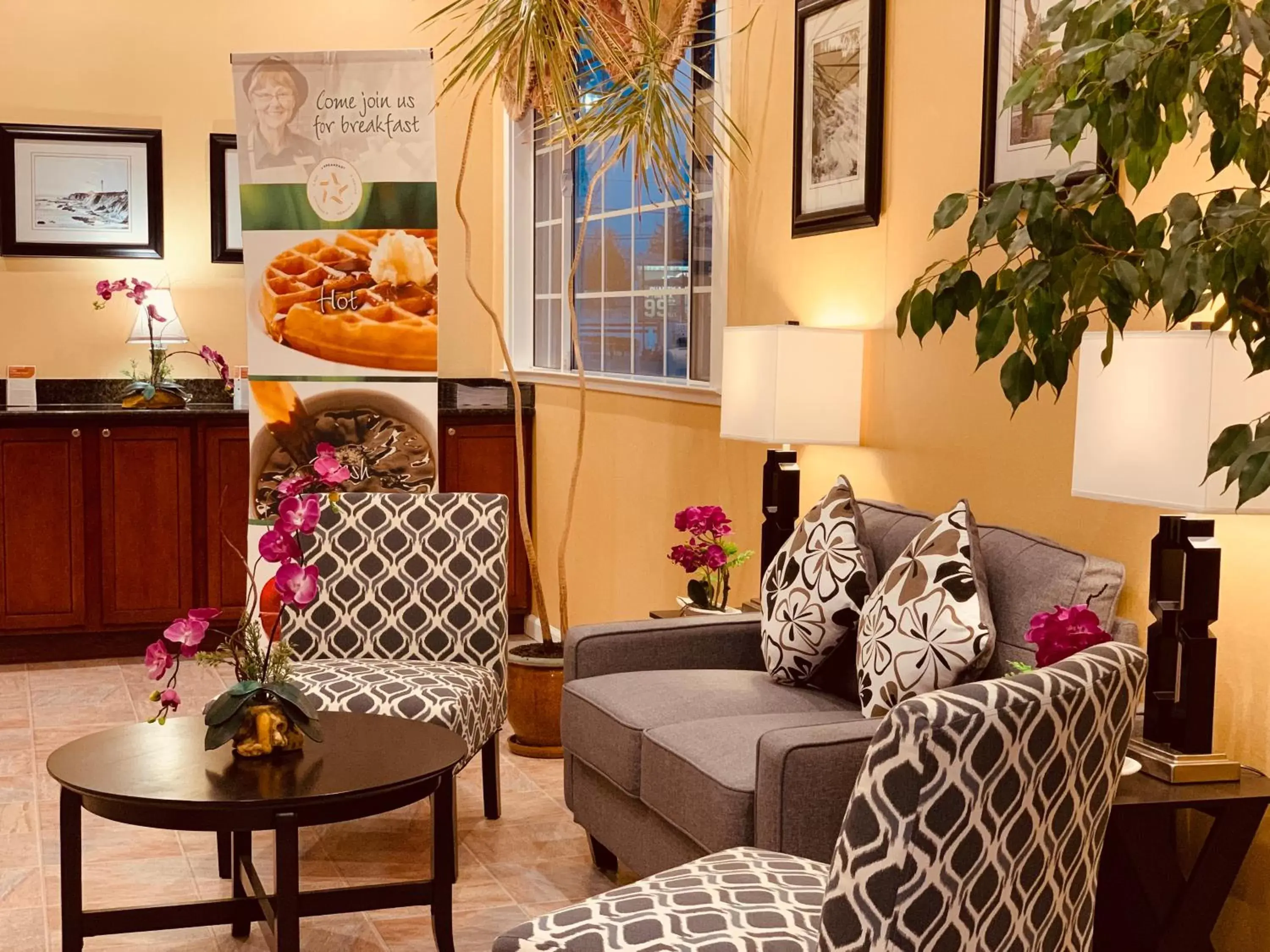 Lobby or reception, Seating Area in Quality Inn Ukiah Downtown