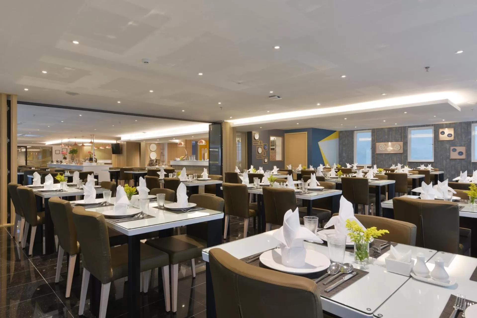 Restaurant/places to eat in Le D'Tel Bangkok