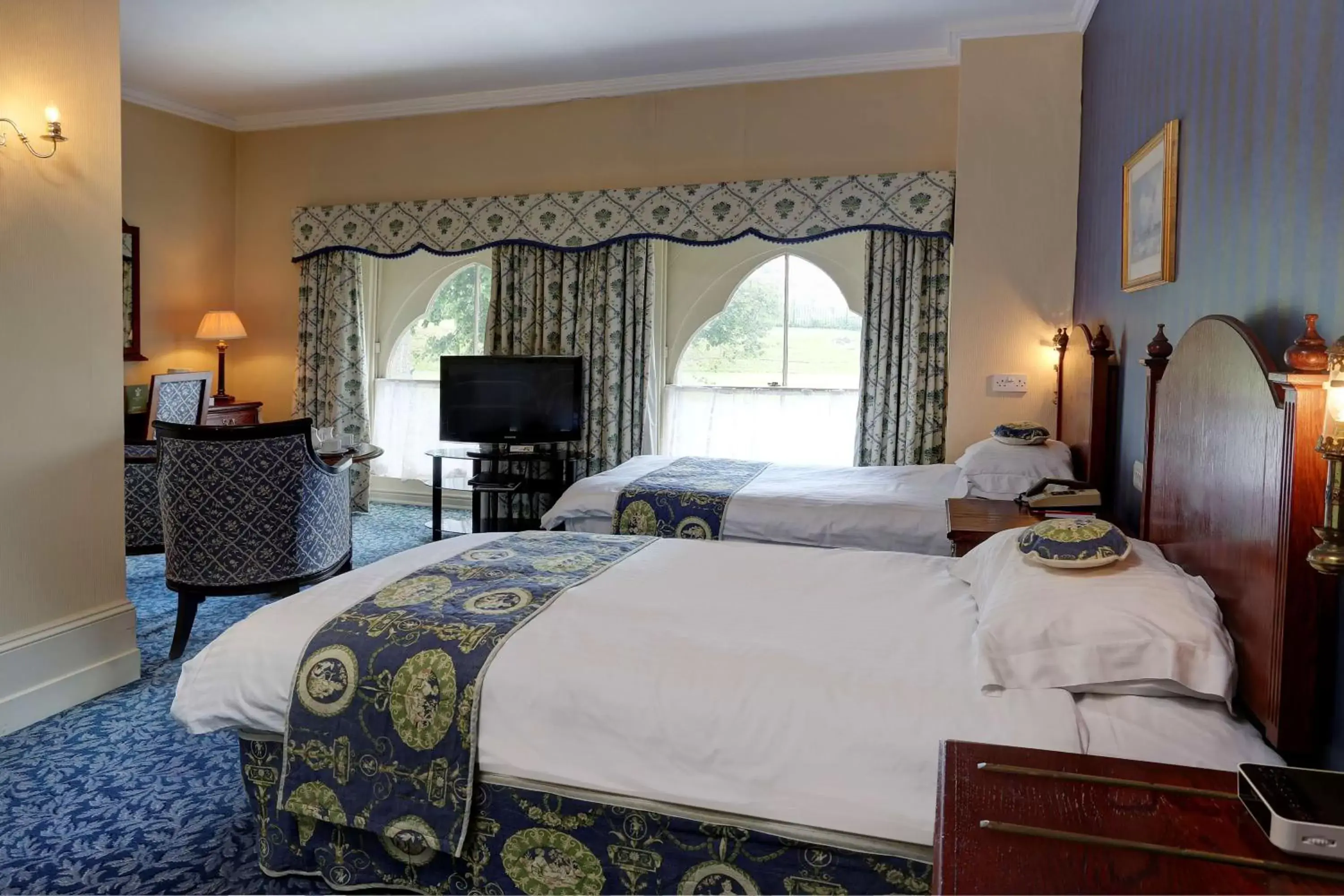 Photo of the whole room, Bed in Duke Of Cornwall Hotel