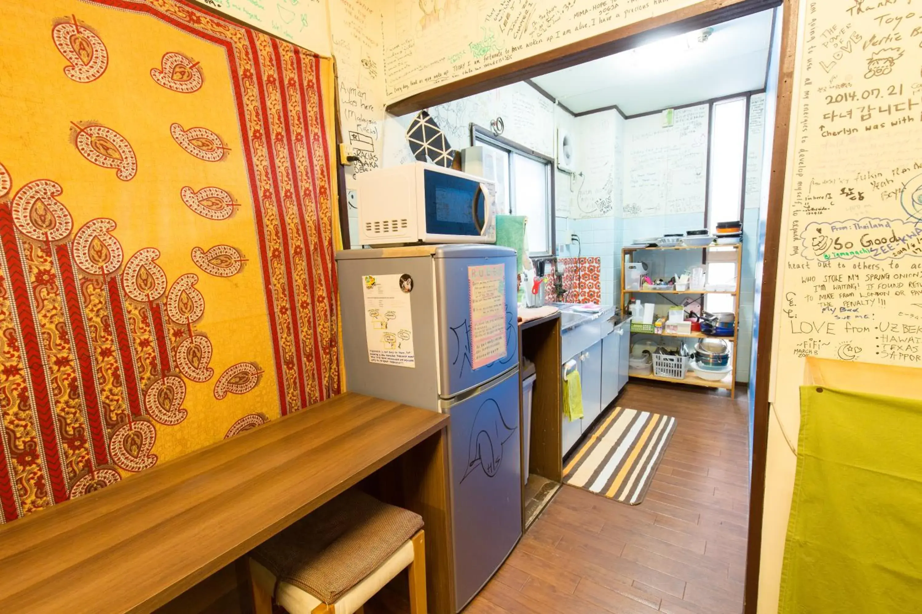 Communal kitchen, Kitchen/Kitchenette in Backpackers Hotel Toyo