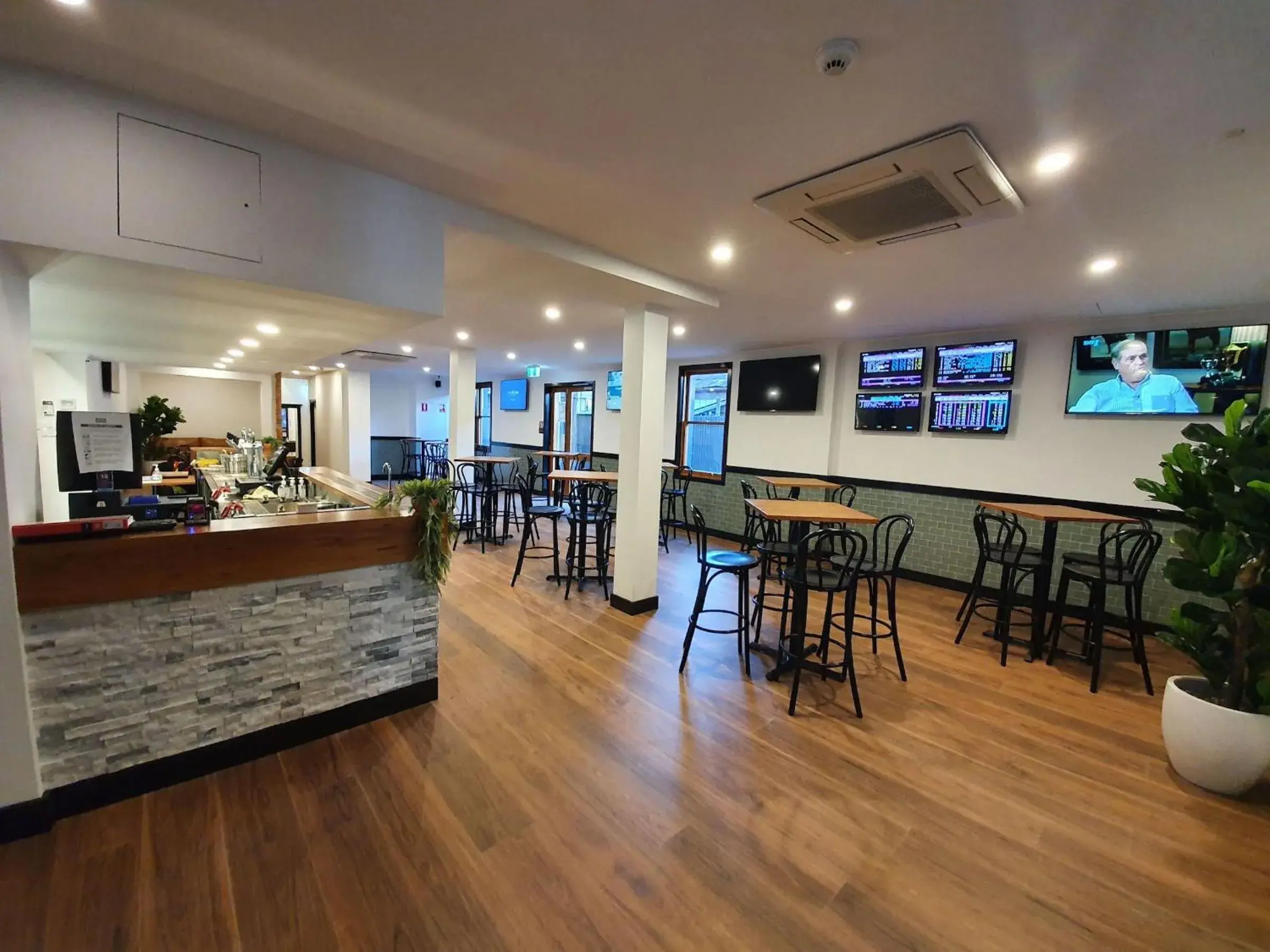 Lounge or bar, Restaurant/Places to Eat in Empire Hotel Goulburn