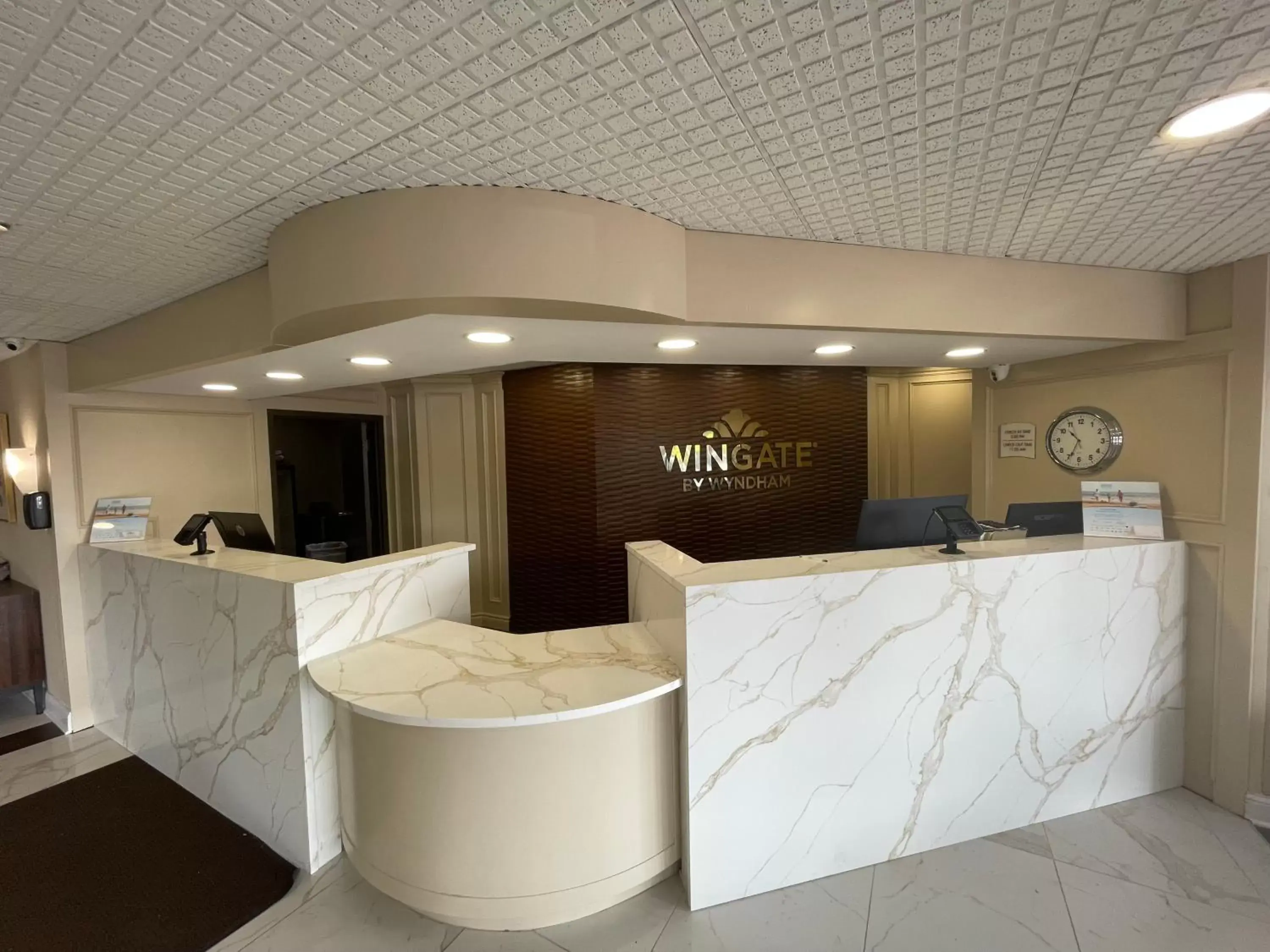 Lobby/Reception in Wingate by Wyndham Troy