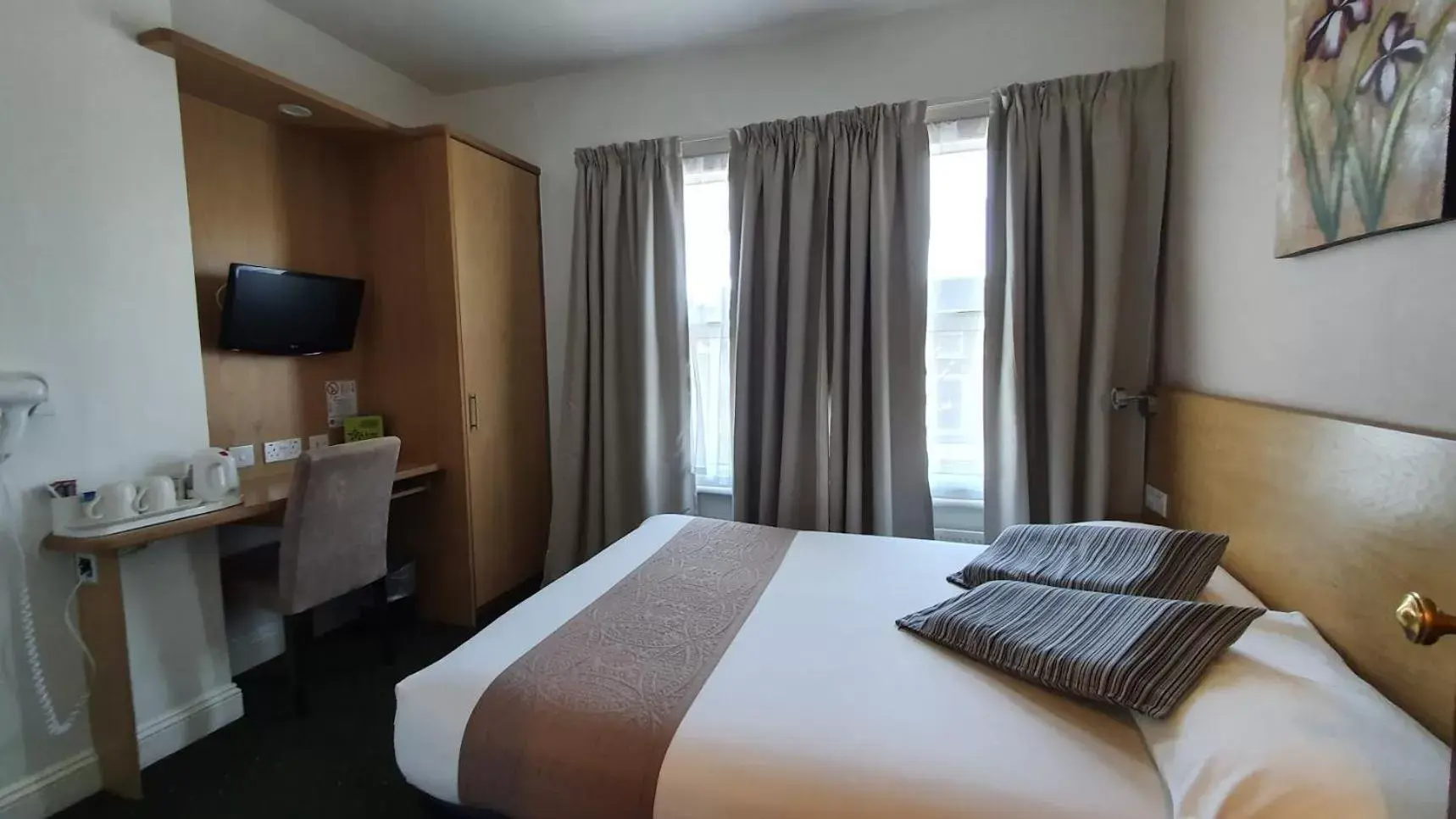 Bedroom, Bed in Star Hotel