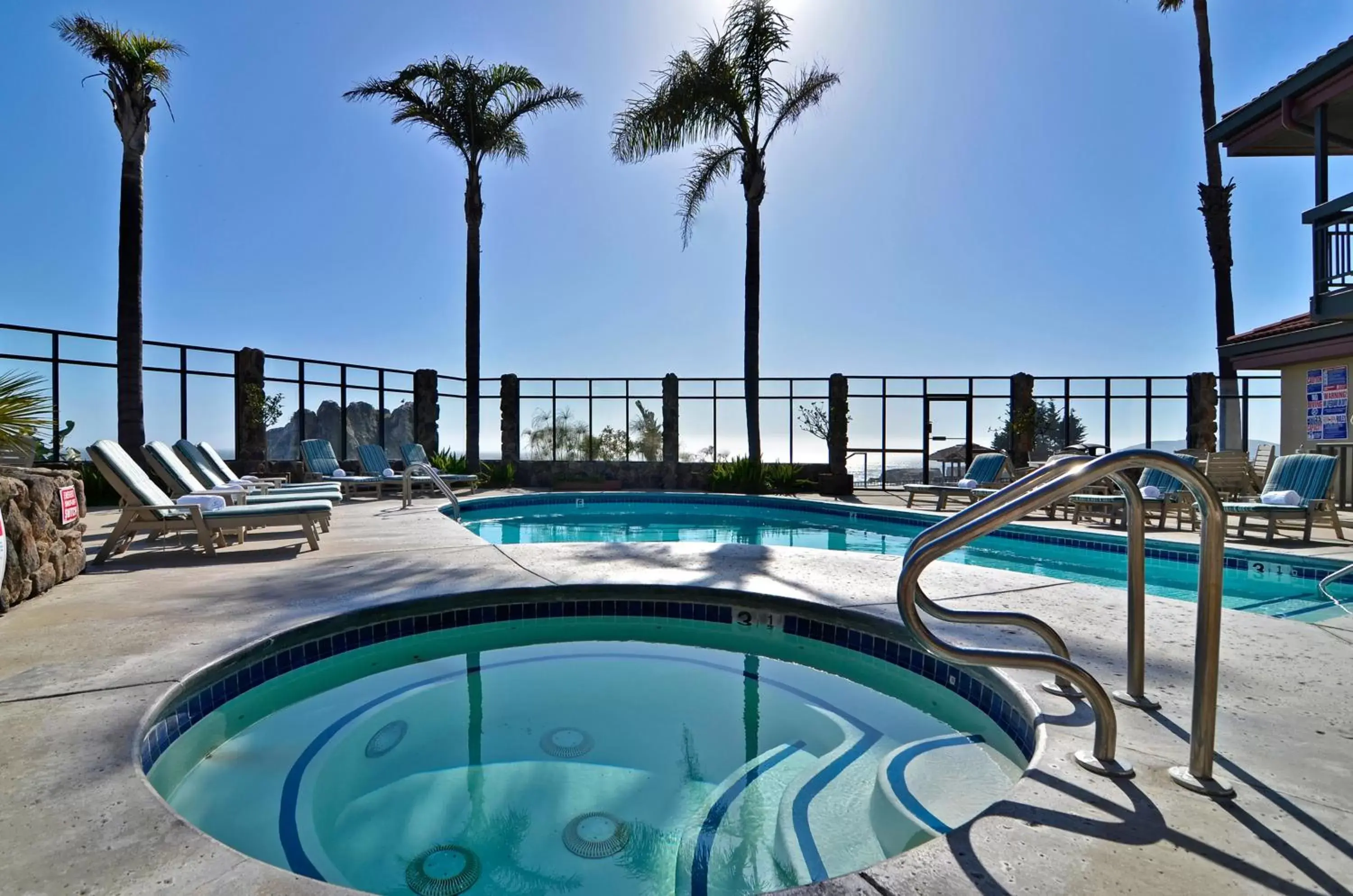 Facade/entrance, Swimming Pool in Inn at the Cove