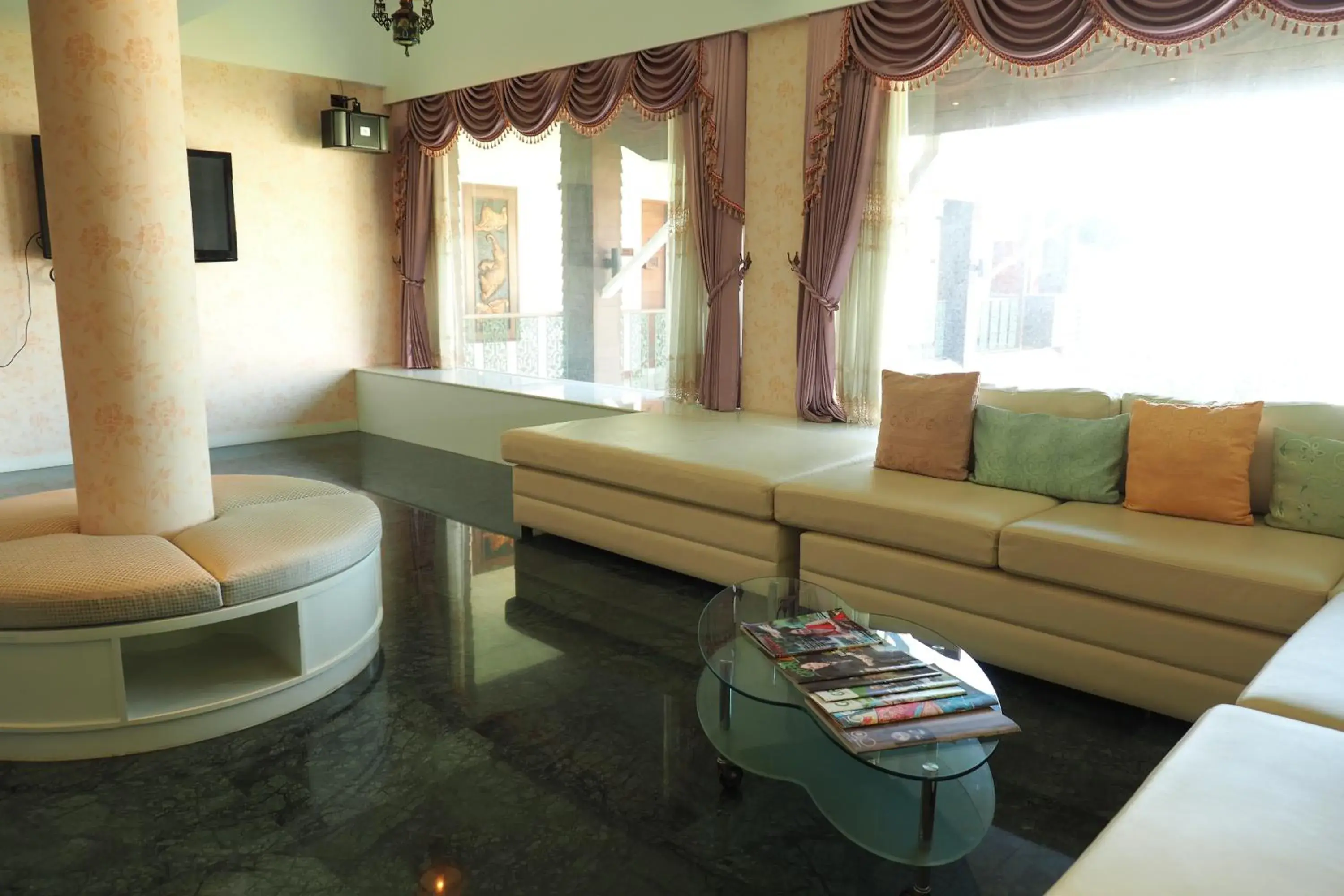 Seating Area in Kodchasri Thani Hotel