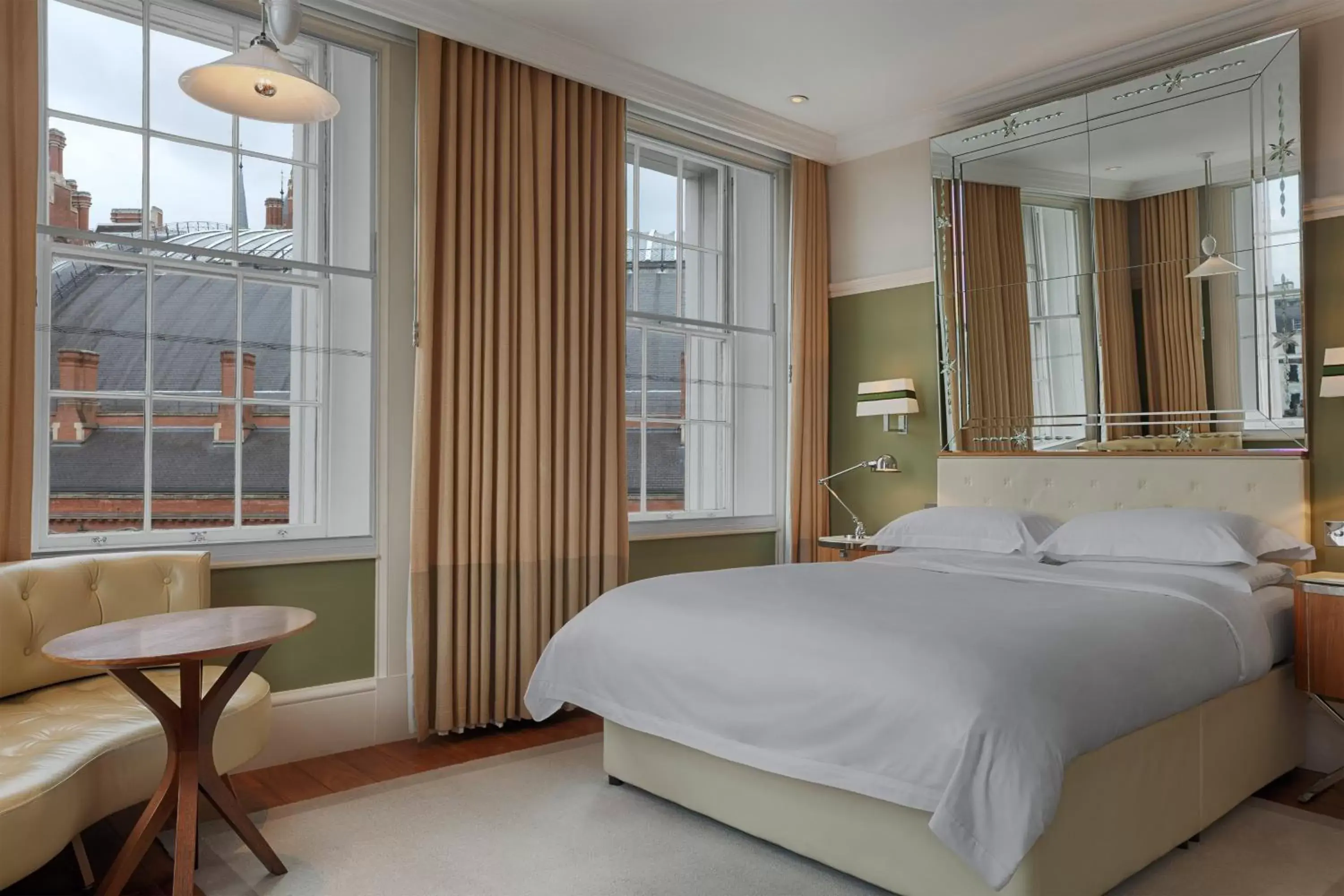 Photo of the whole room, Bed in Great Northern Hotel, A Tribute Portfolio Hotel, London