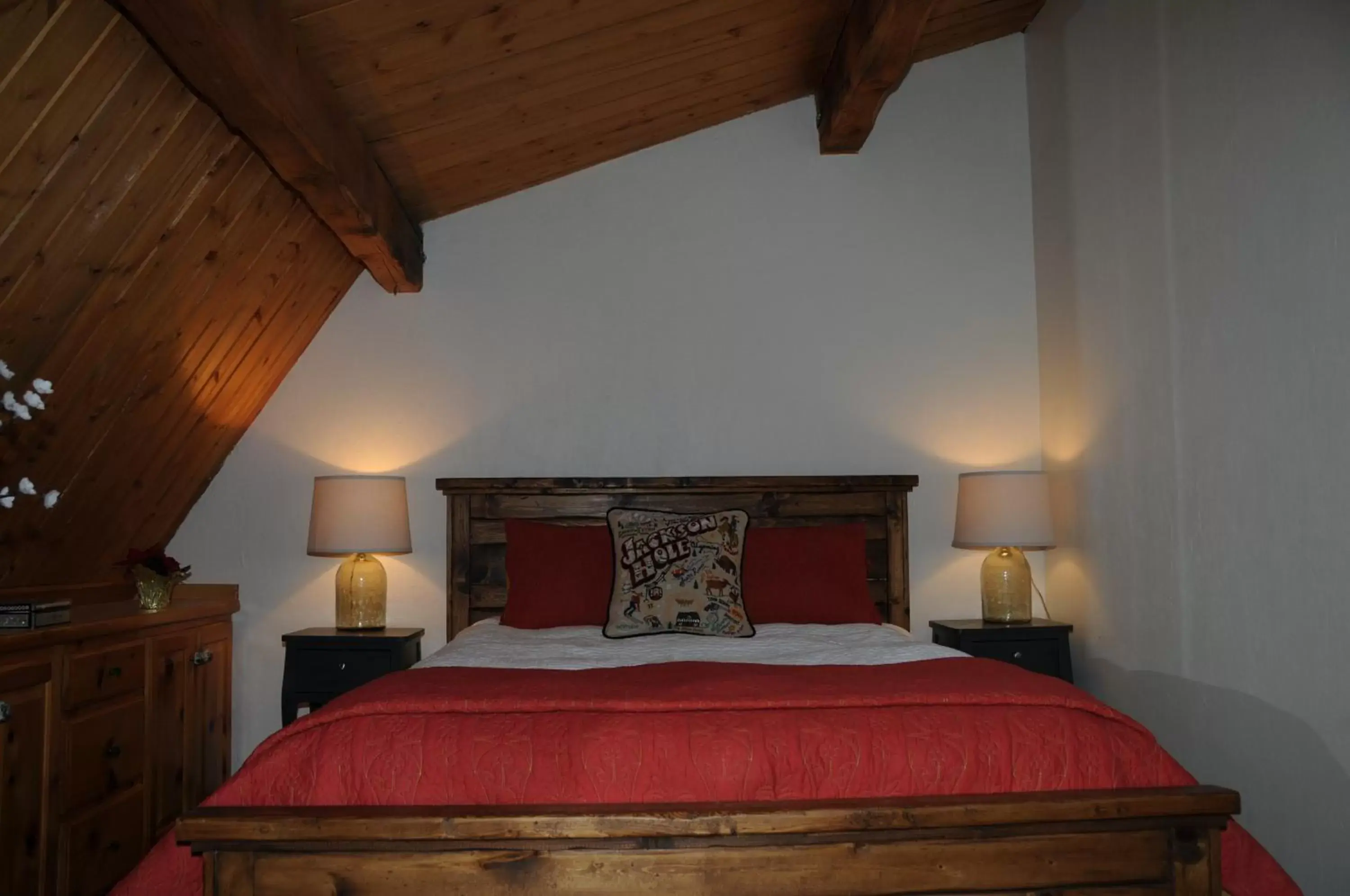 Bed in Fin and Feather Inn