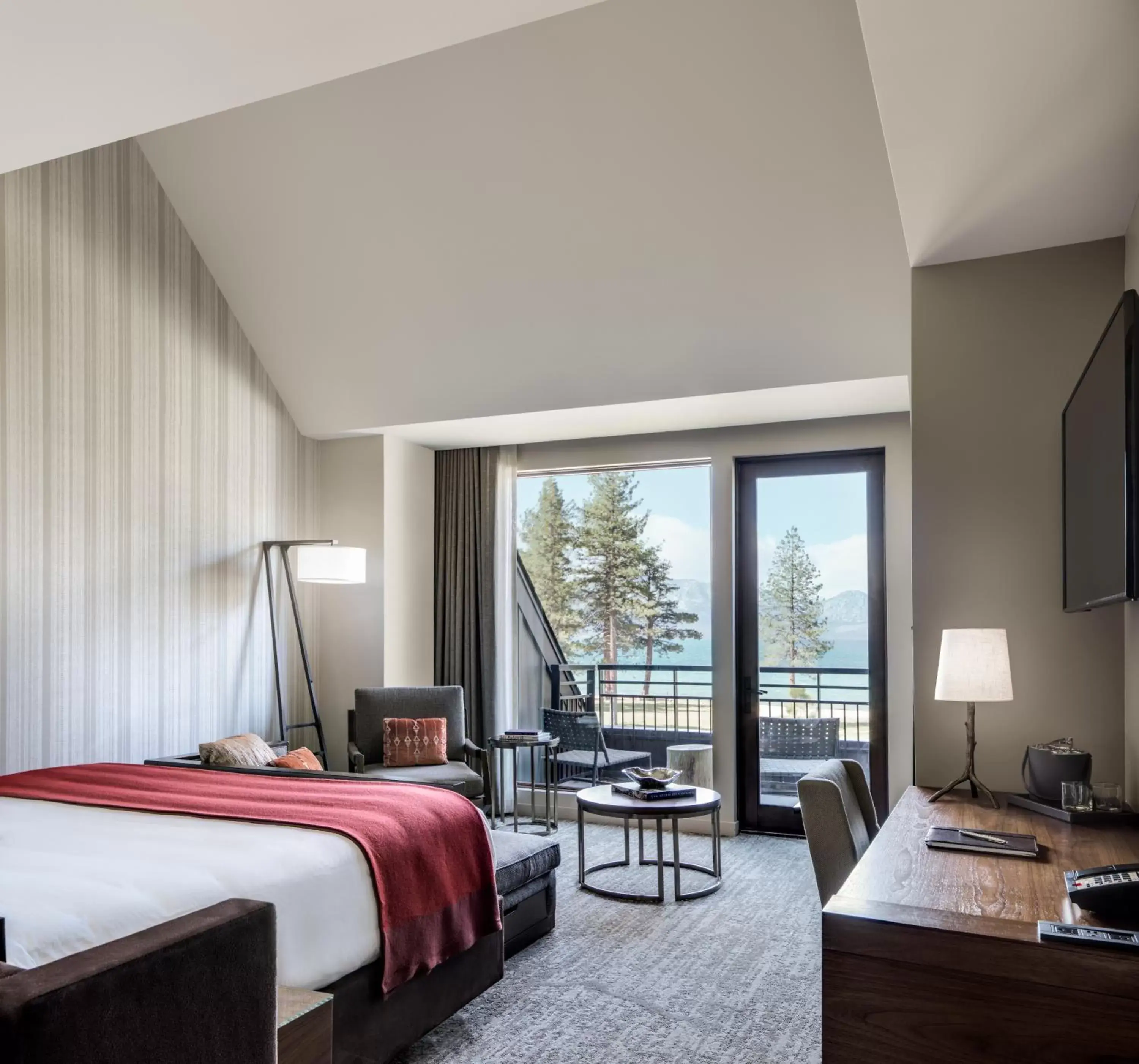 Bedroom, Bed in Edgewood Tahoe Resort