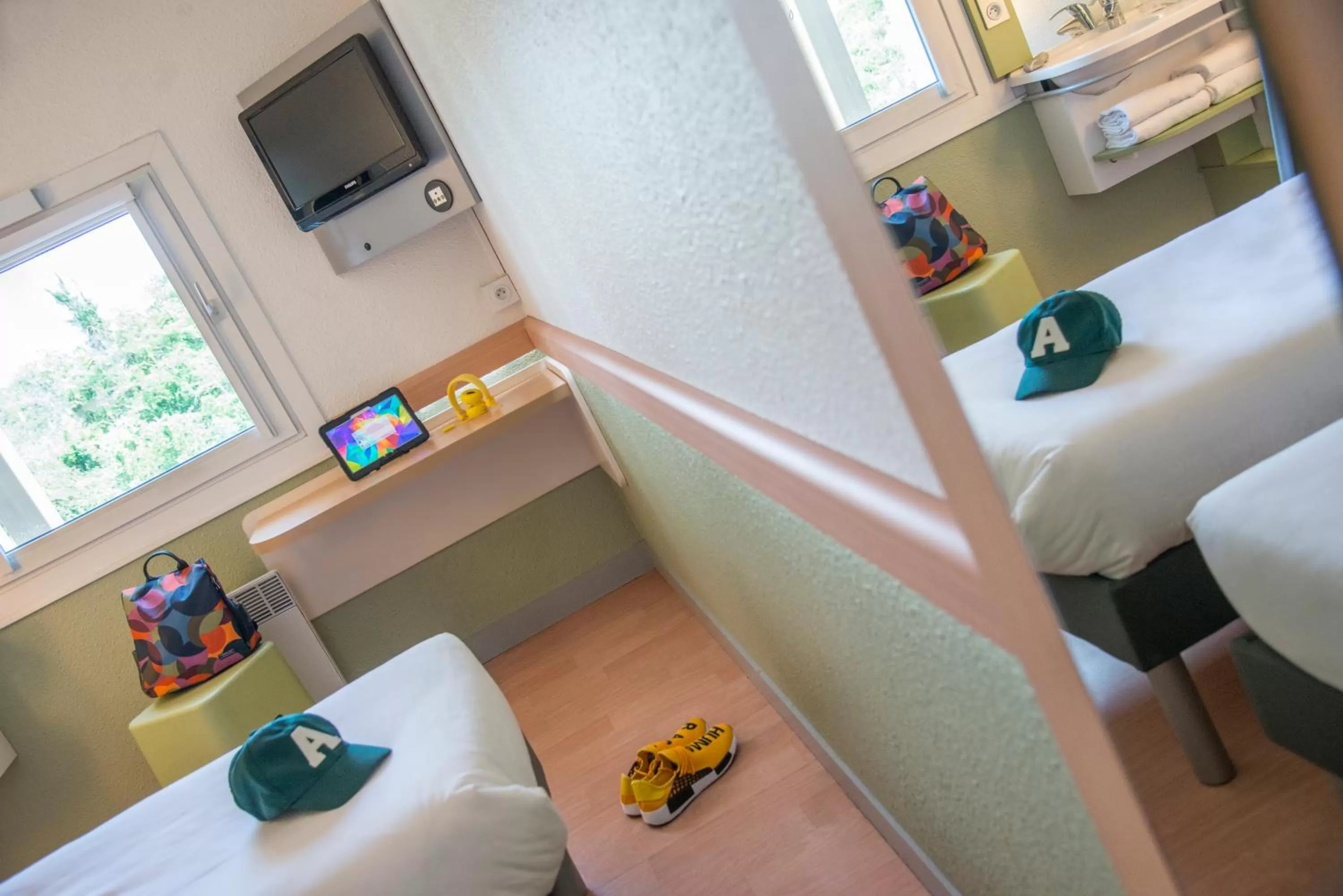 Seating area, Bed in IBIS Budget Aix en Provence Est Le Canet