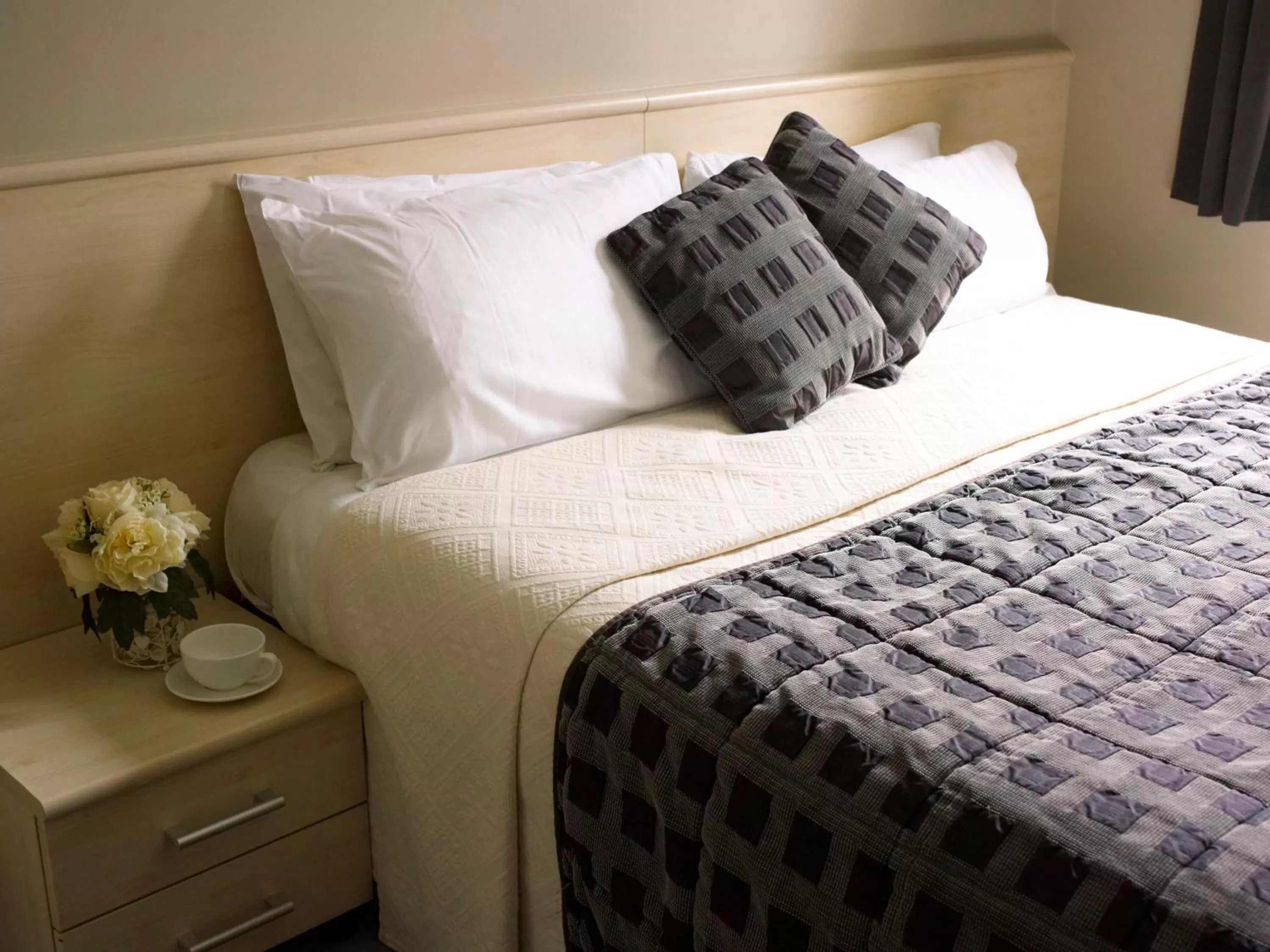 Bed in The Avenue Hotel Ltd