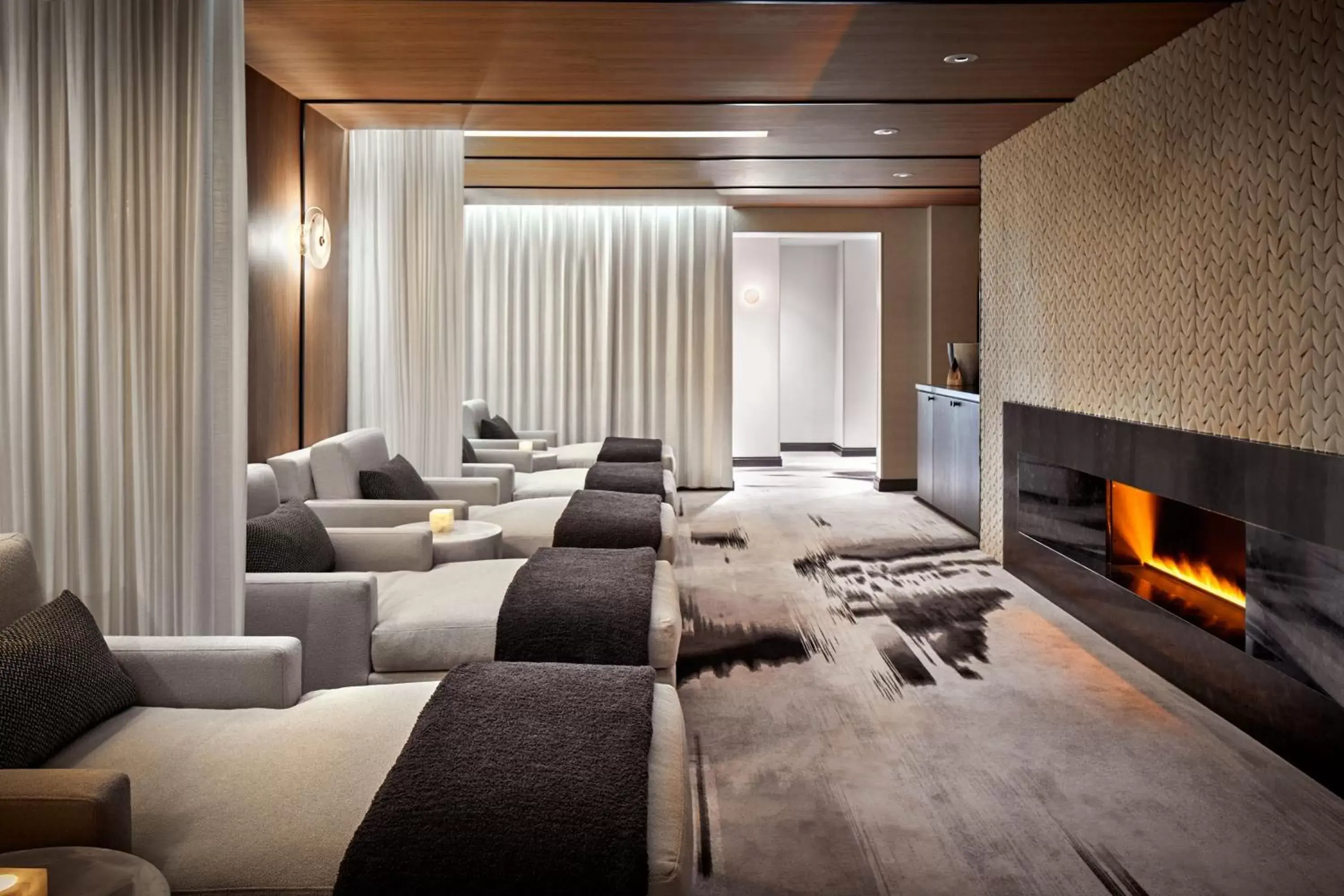 Lounge or bar in The Hythe, a Luxury Collection Resort, Vail