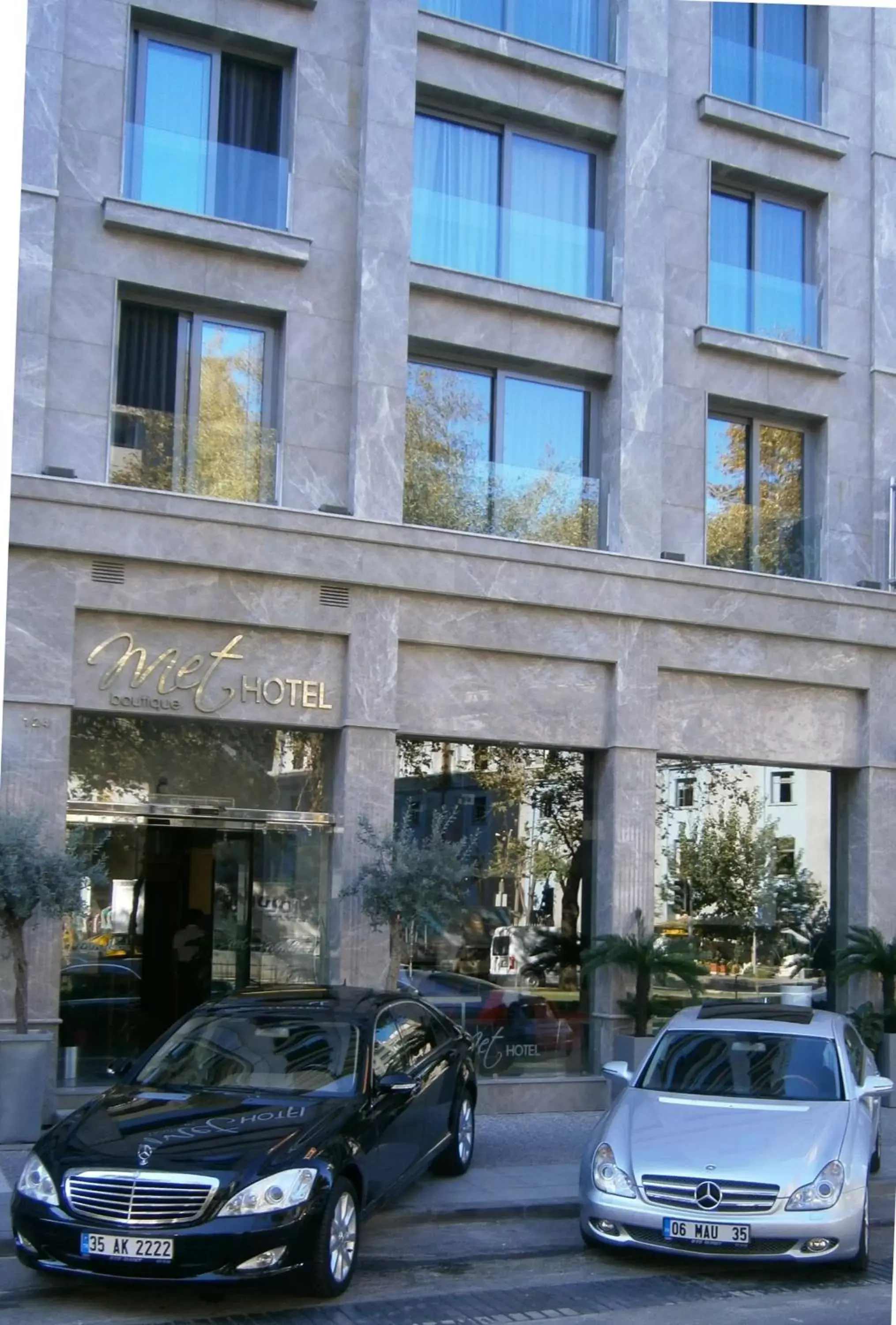 Facade/entrance, Property Building in Met Boutique Hotel
