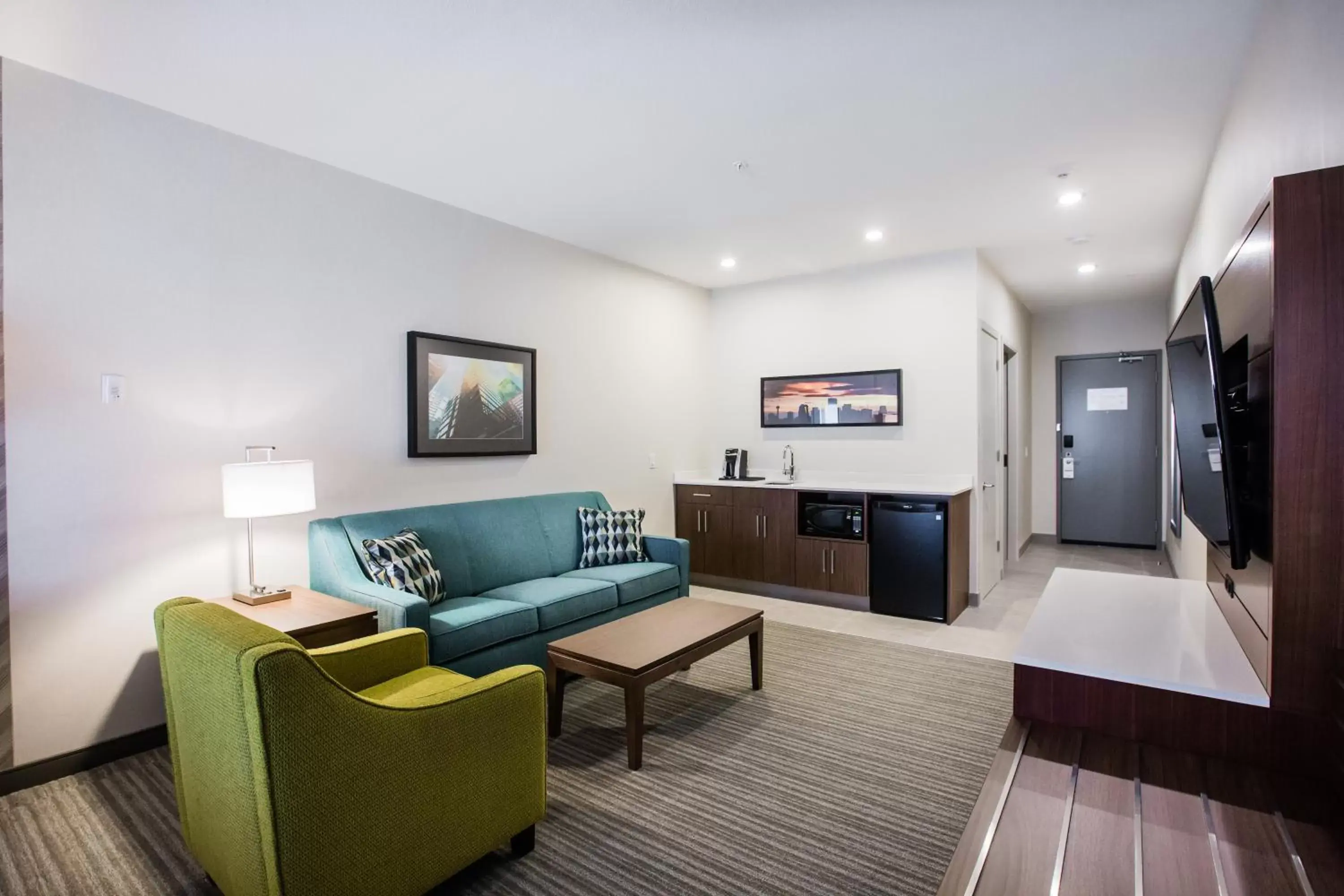 Photo of the whole room, Seating Area in Holiday Inn Hotel & Suites Calgary South - Conference Ctr, an IHG Hotel