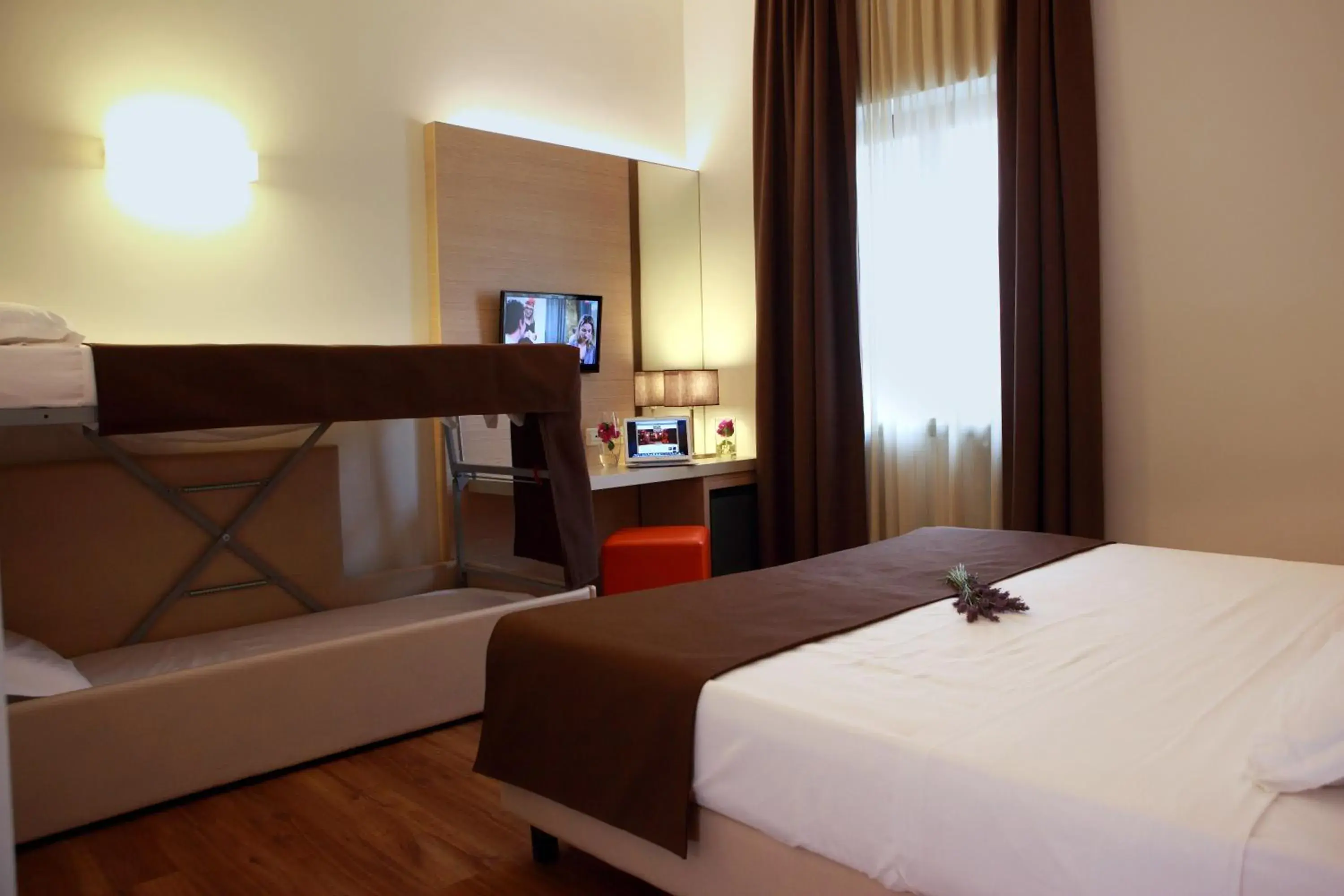 Photo of the whole room in Hotel Colonne - Alihotels