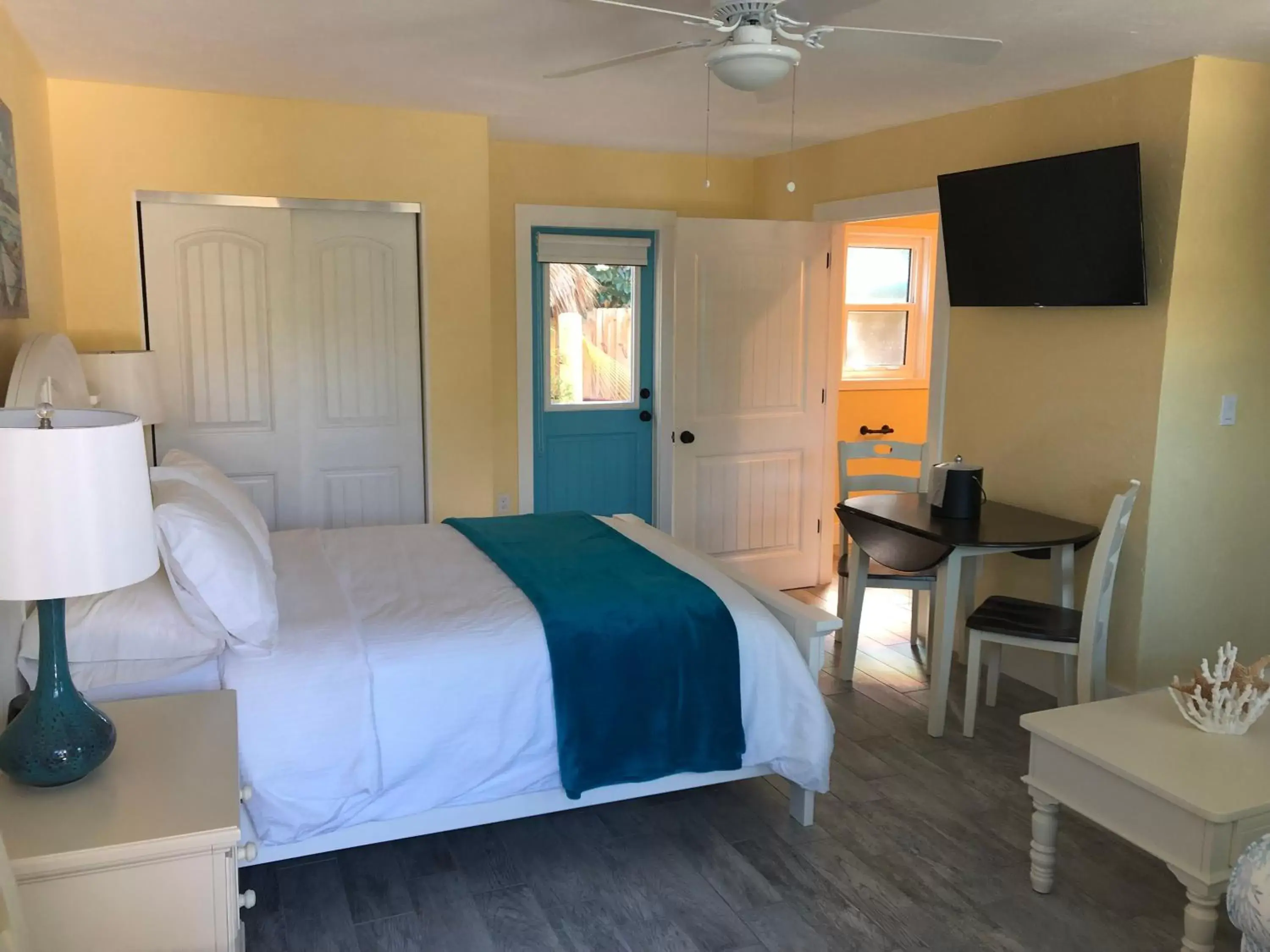 Bedroom, Bed in Siesta Key Palms Resort